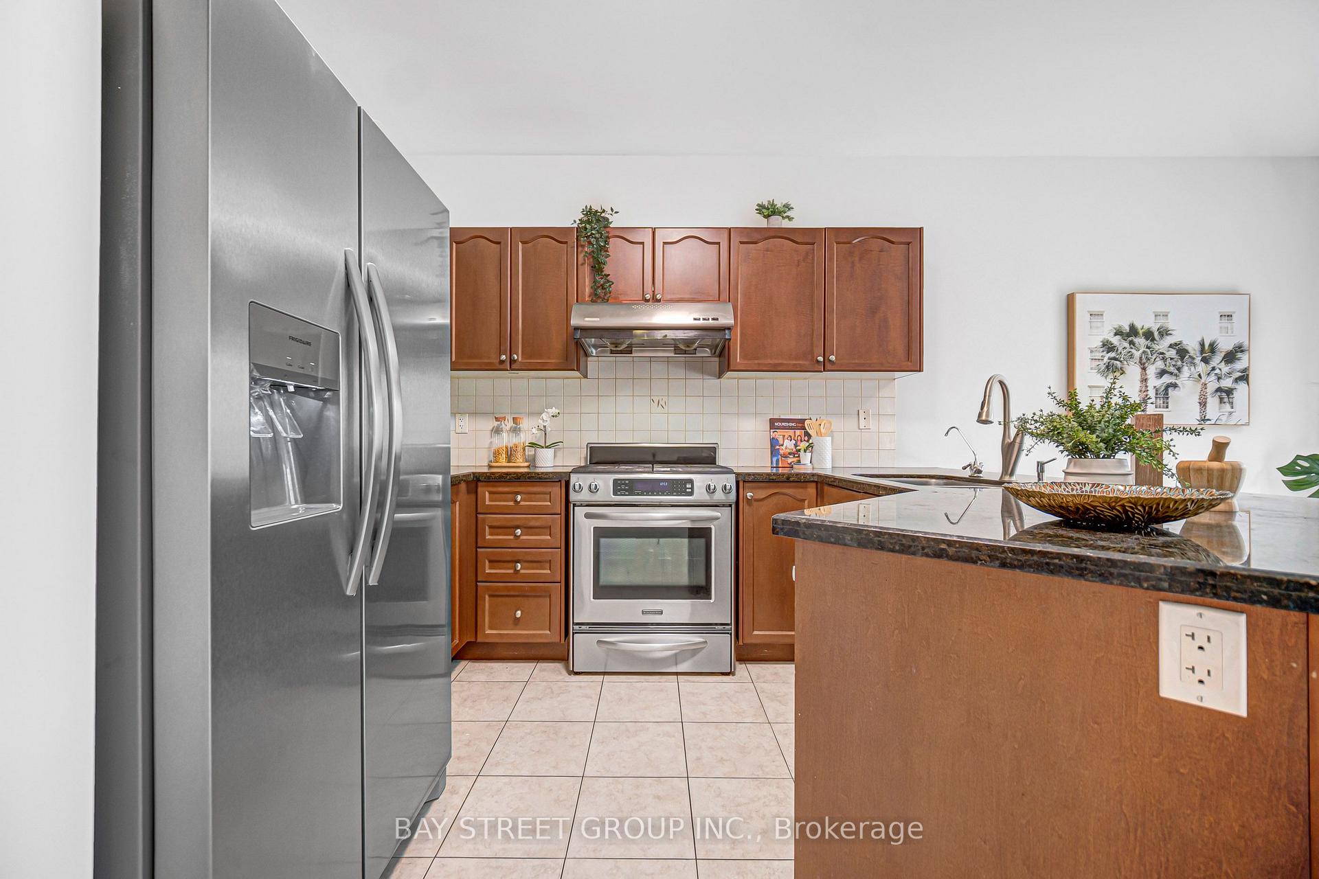 Photo 13 of 45 Old Orchard Crescent, Richmond Hill, Rouge Woods — HOMEH