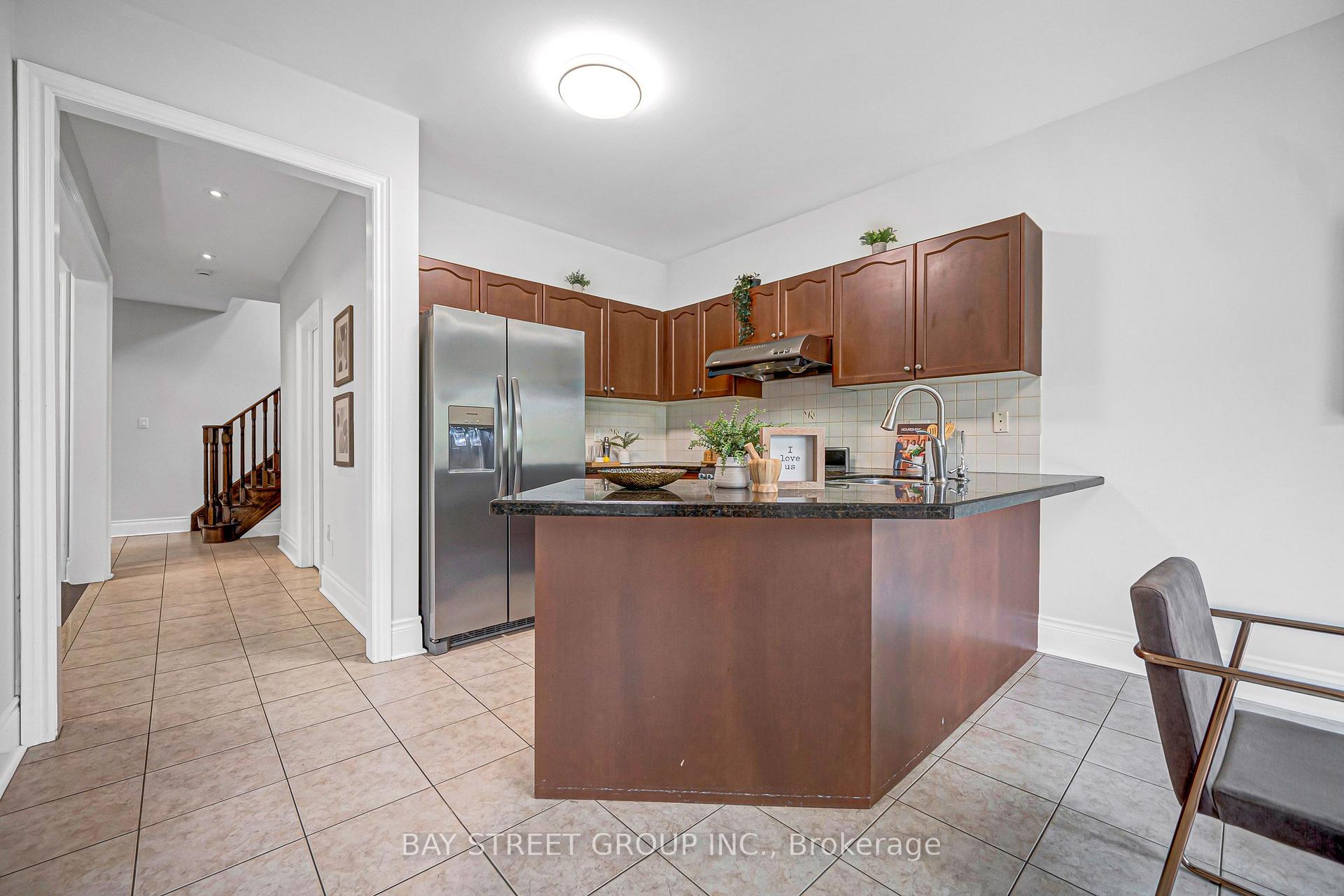 Photo 15 of 45 Old Orchard Crescent, Richmond Hill, Rouge Woods — HOMEH