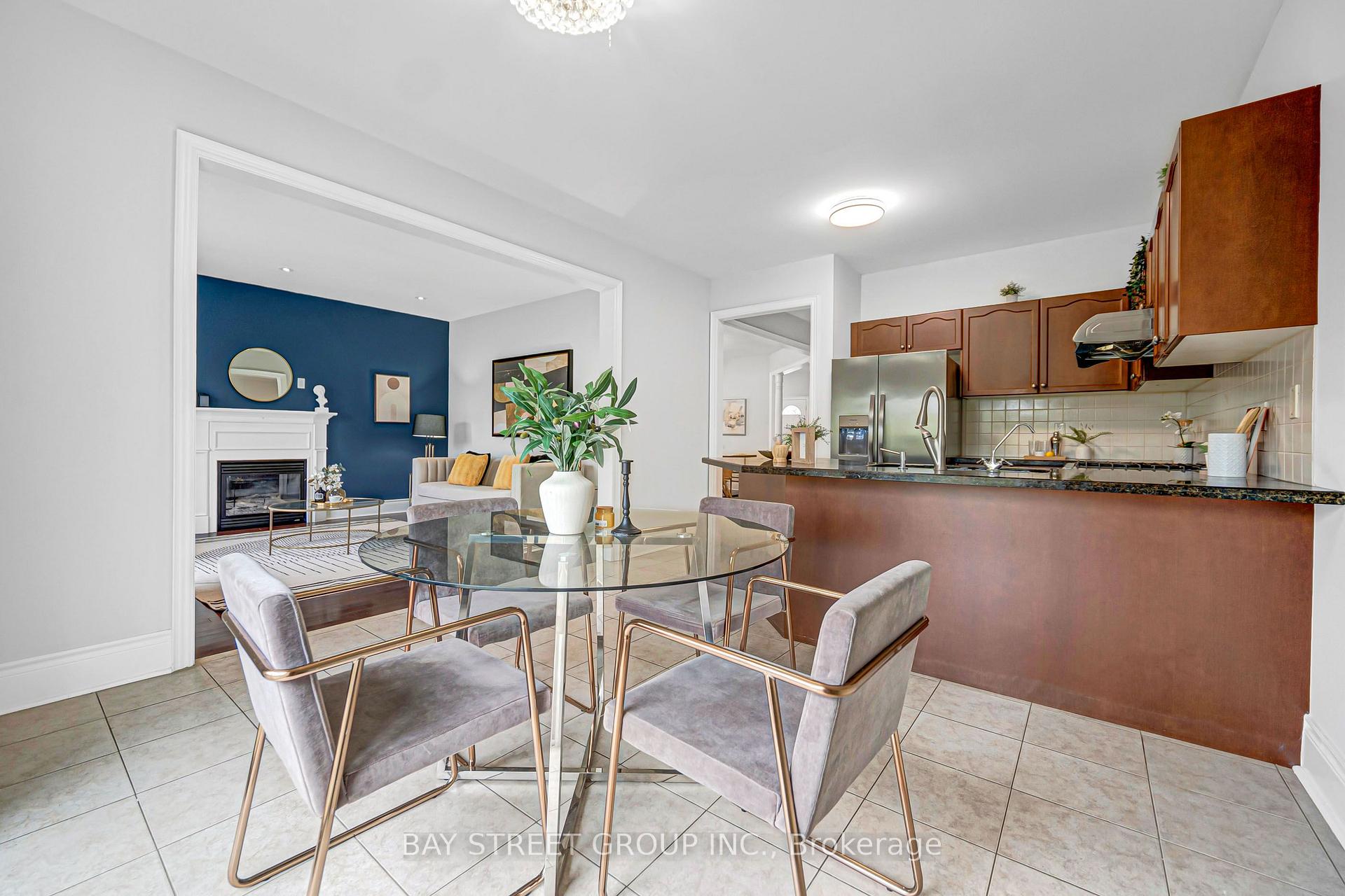 Photo 16 of 45 Old Orchard Crescent, Richmond Hill, Rouge Woods — HOMEH