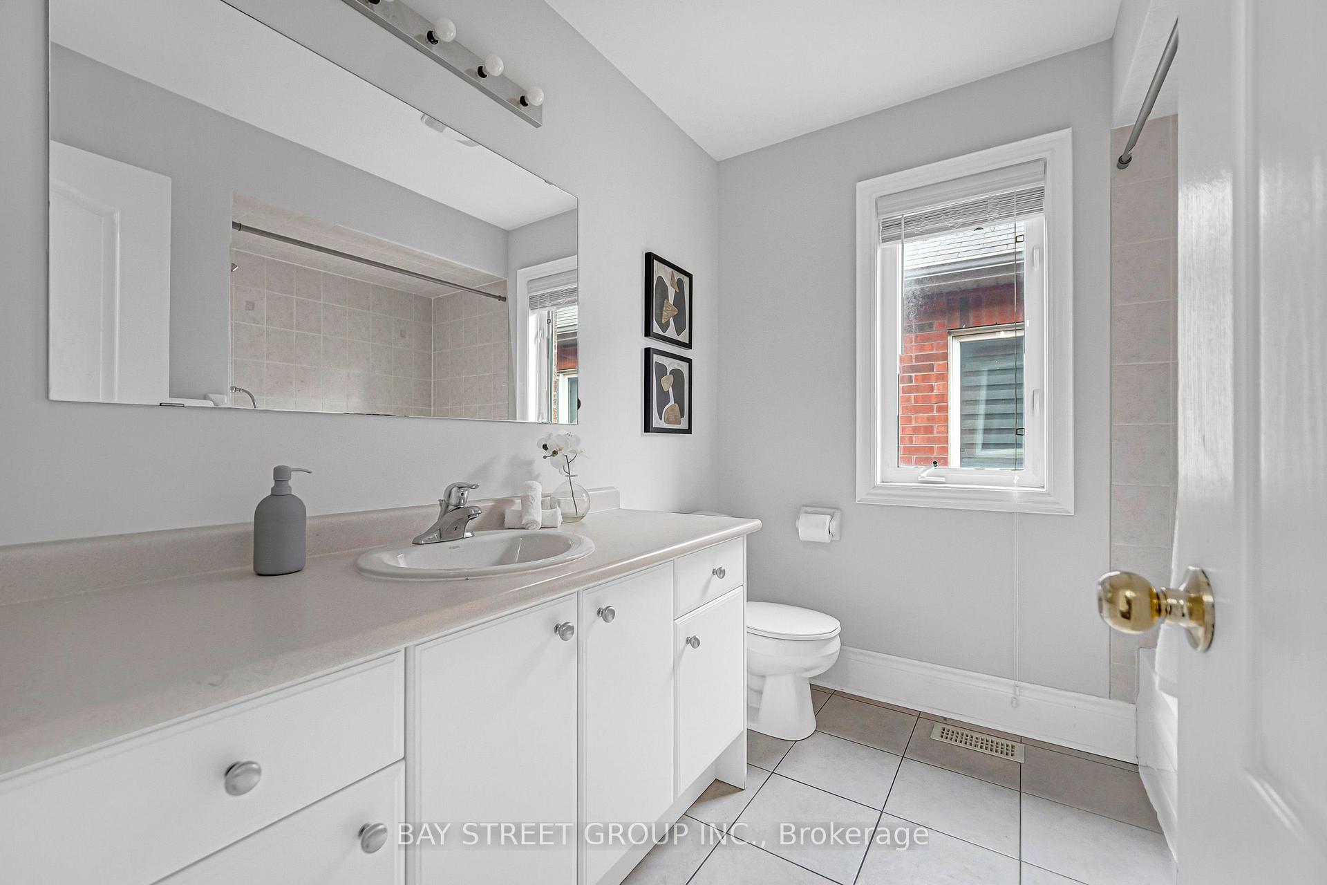 Photo 28 of 45 Old Orchard Crescent, Richmond Hill, Rouge Woods — HOMEH