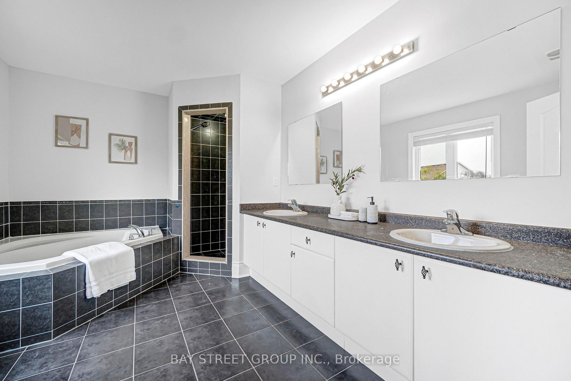 Photo 33 of 45 Old Orchard Crescent, Richmond Hill, Rouge Woods — HOMEH