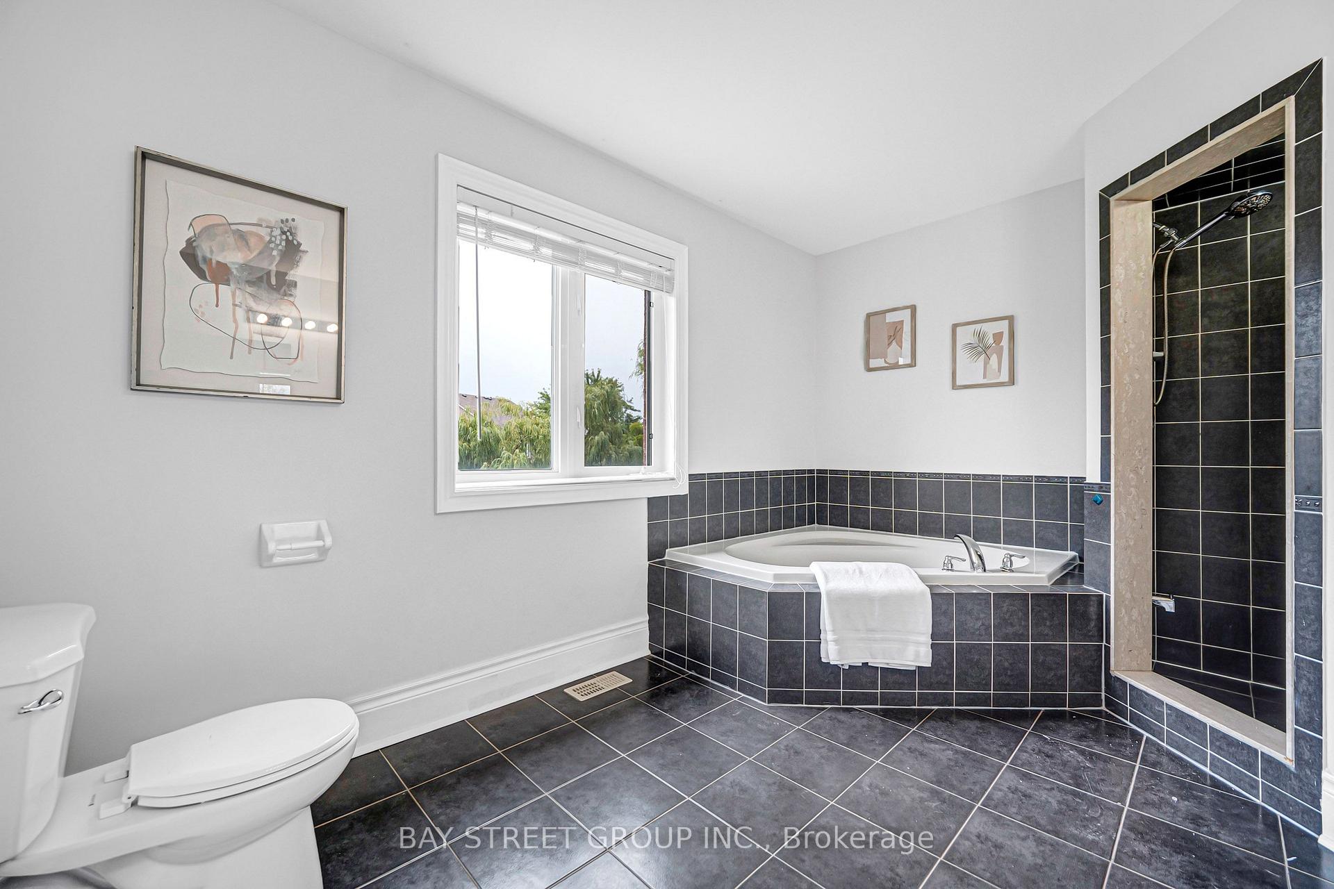 Photo 34 of 45 Old Orchard Crescent, Richmond Hill, Rouge Woods — HOMEH