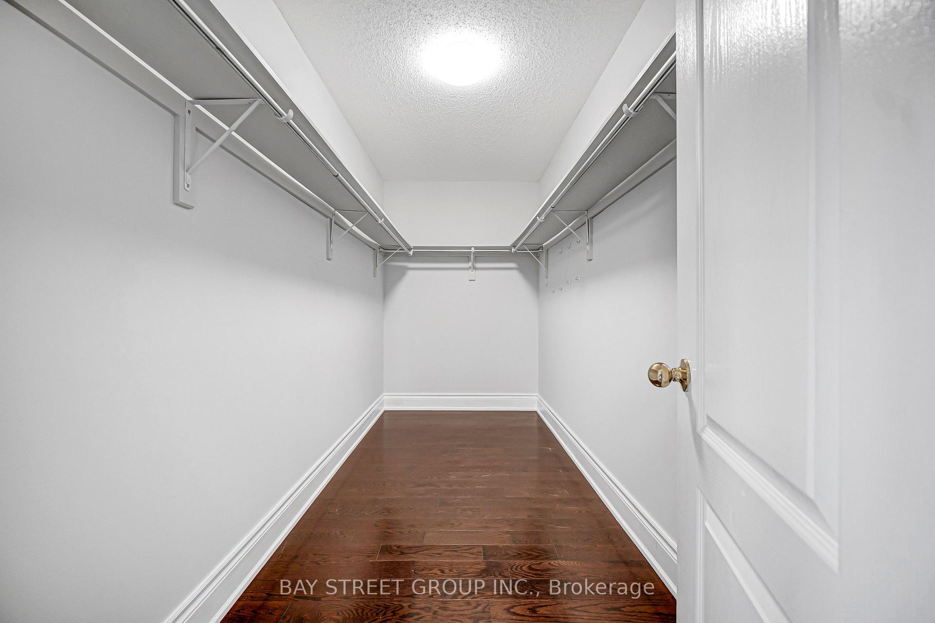 Photo 35 of 45 Old Orchard Crescent, Richmond Hill, Rouge Woods — HOMEH