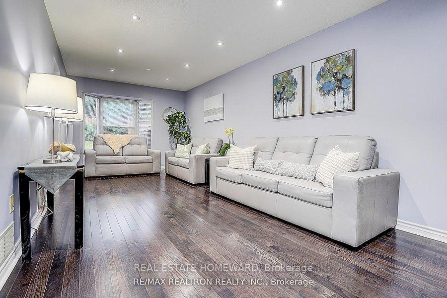 Photo 2 of 51 Steepleview Crescent, Richmond Hill, North Richvale — HOMEH