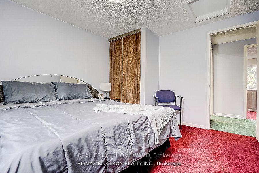 Photo 12 of 51 Steepleview Crescent, Richmond Hill, North Richvale — HOMEH