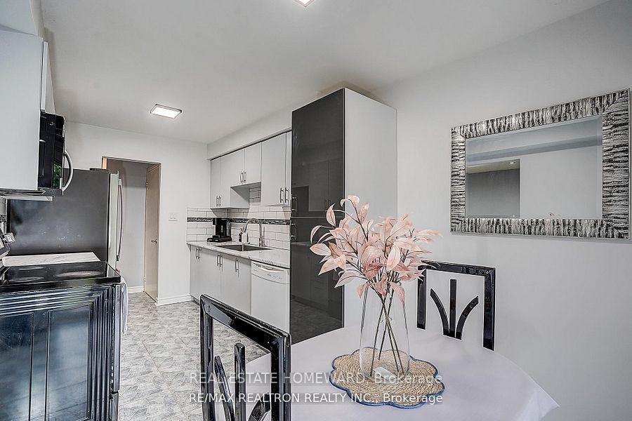 Photo 28 of 51 Steepleview Crescent, Richmond Hill, North Richvale — HOMEH