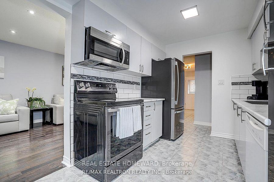 Photo 30 of 51 Steepleview Crescent, Richmond Hill, North Richvale — HOMEH