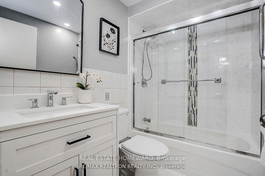 Photo 32 of 51 Steepleview Crescent, Richmond Hill, North Richvale — HOMEH