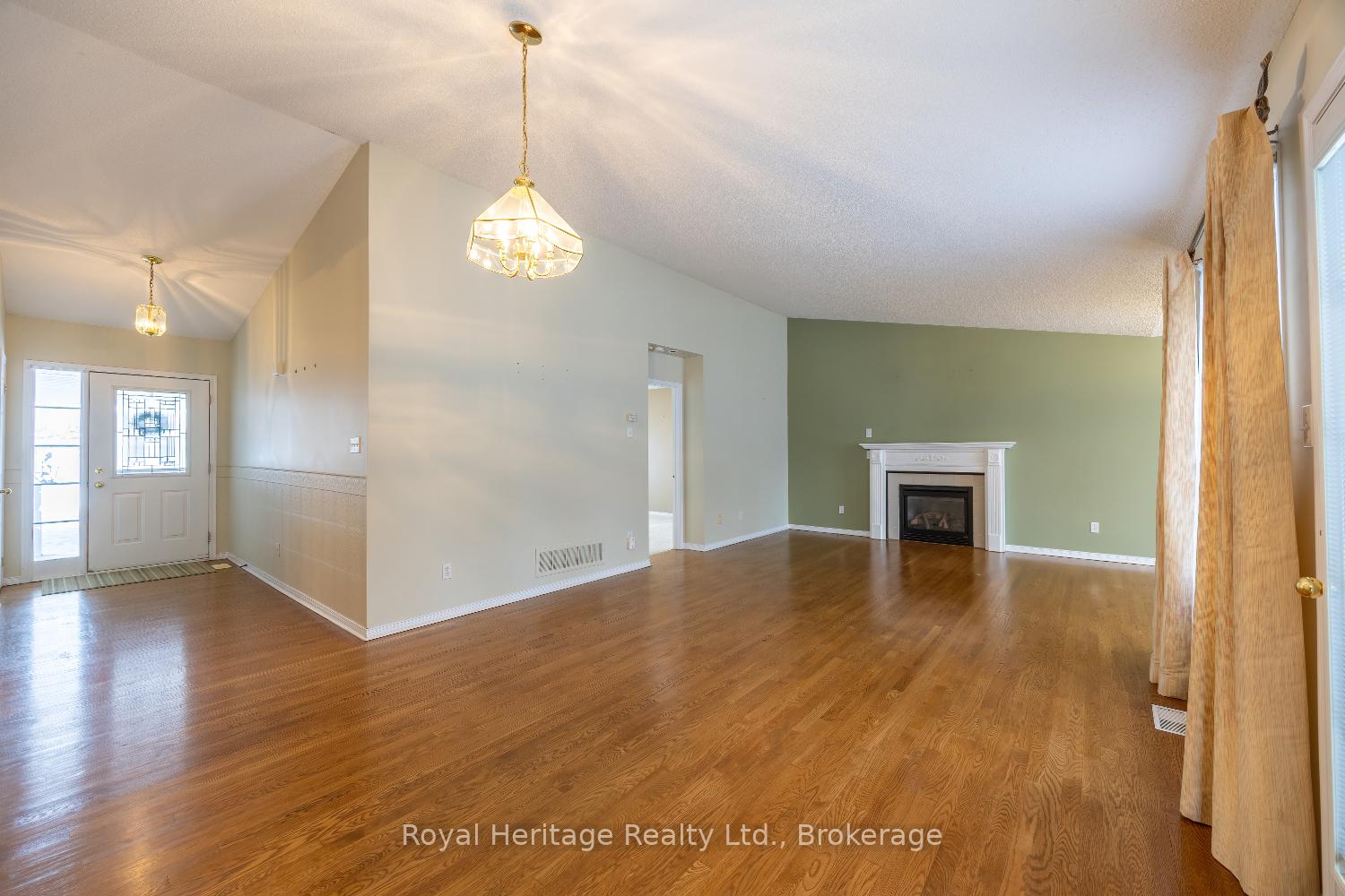 Photo 4 of 118 Bluffs Road, Clarington, Newcastle — HOMEH
