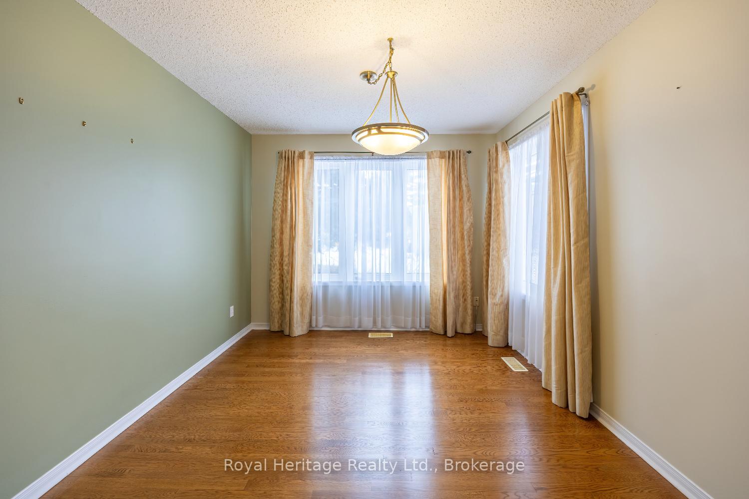 Photo 6 of 118 Bluffs Road, Clarington, Newcastle — HOMEH