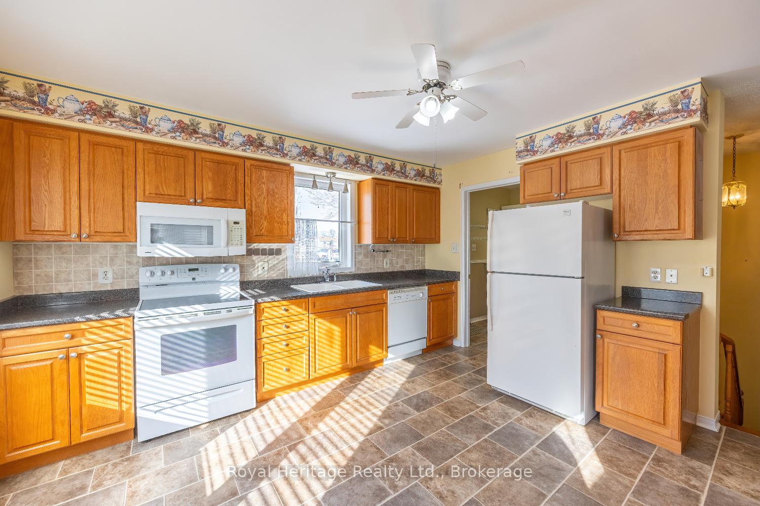 Photo 9 of 118 Bluffs Road, Clarington, Newcastle — HOMEH