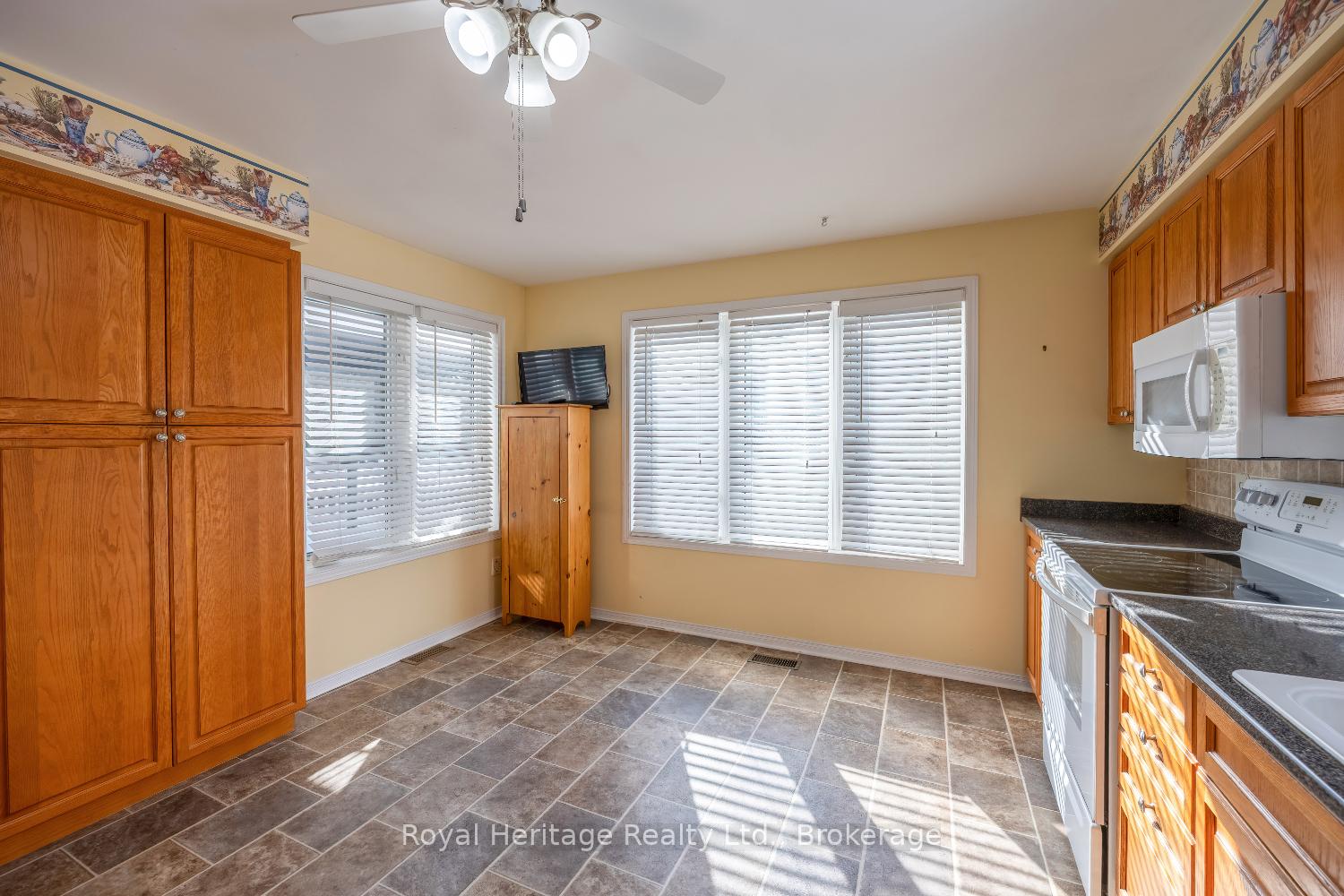 Photo 10 of 118 Bluffs Road, Clarington, Newcastle — HOMEH