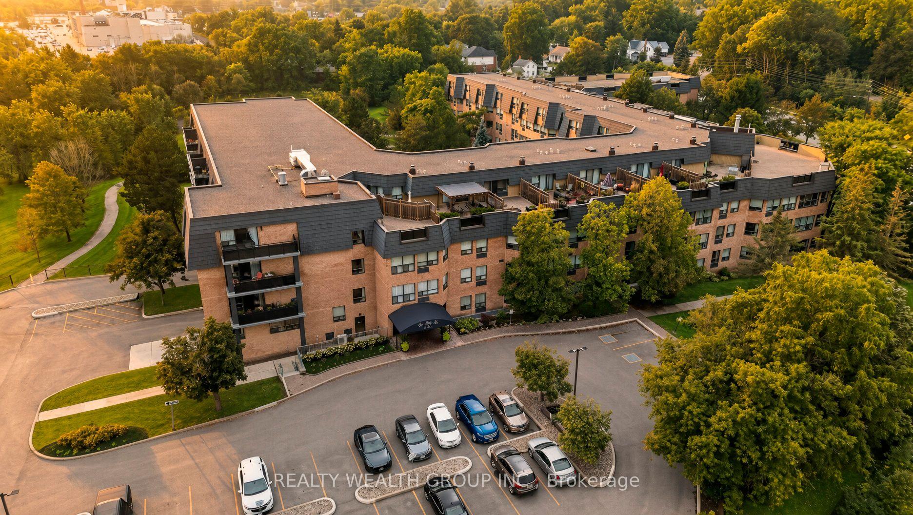 Front of Unit L3Y8C2, 155 Main Street N