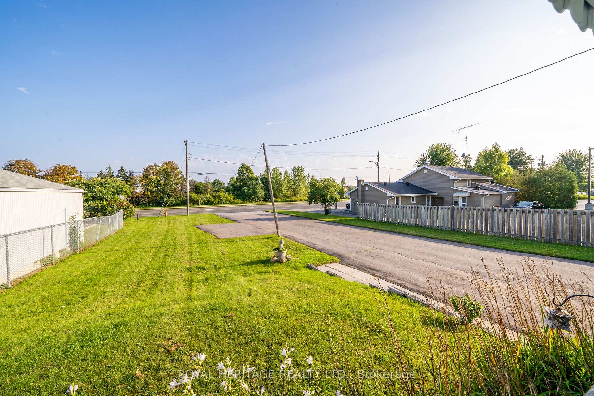 Photo 25 of 1000 Taunton Road E, Whitby, Taunton North — HOMEH