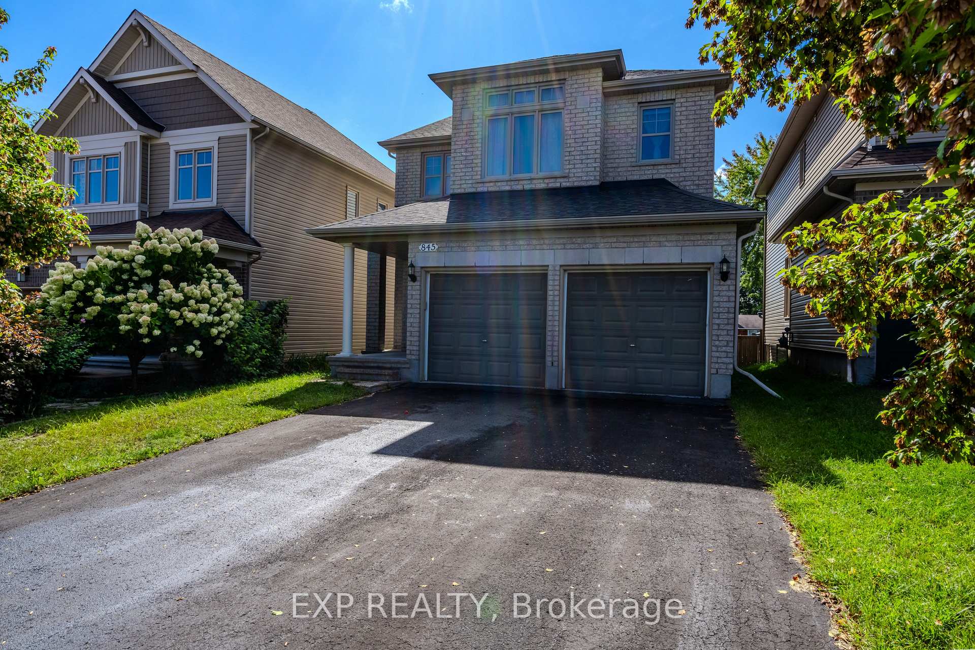 Photo 2 of 845 Contour Street, Ottawa, Mer Bleue/Bradley Estates/Anderson Park — HOMEH