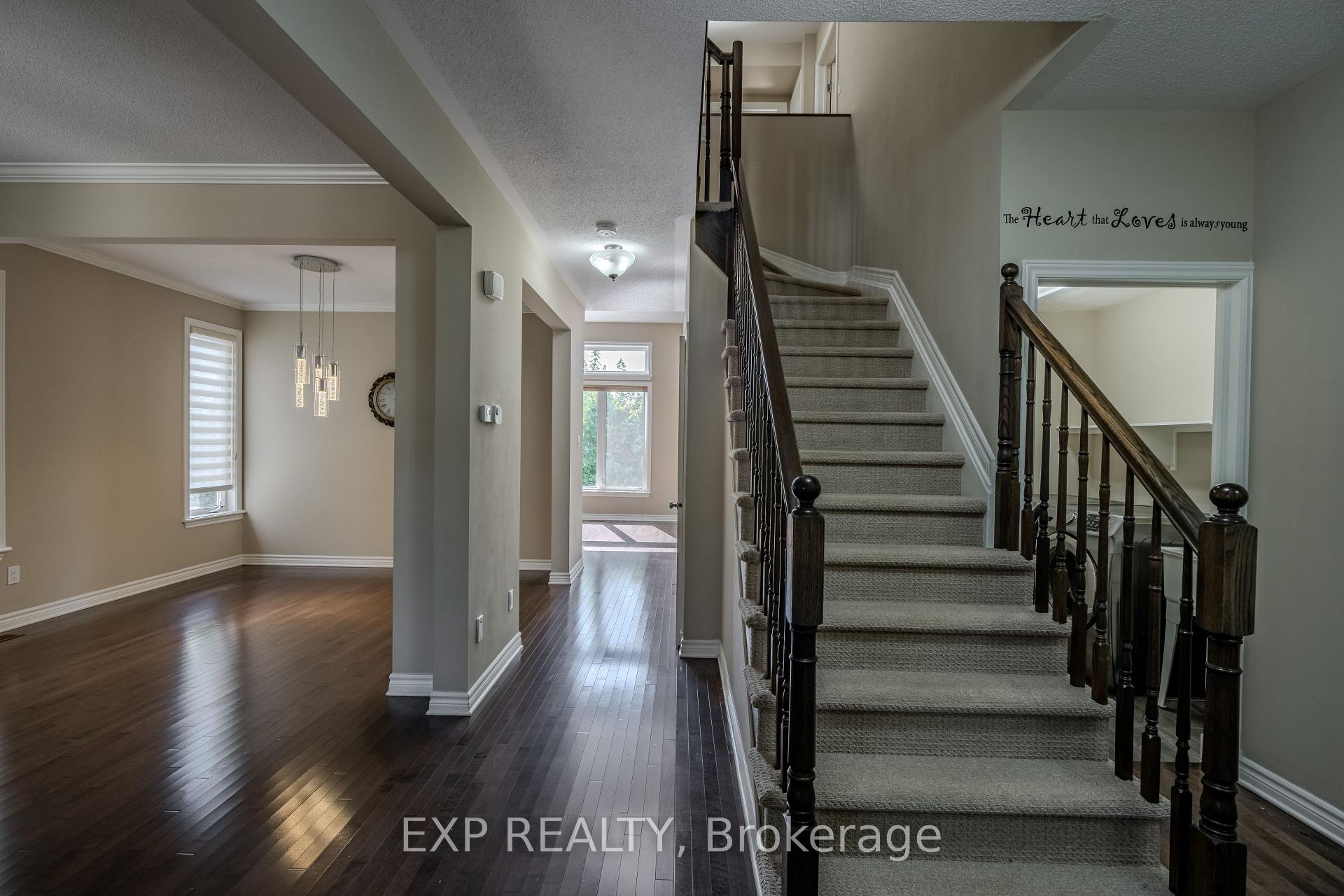 Photo 3 of 845 Contour Street, Ottawa, Mer Bleue/Bradley Estates/Anderson Park — HOMEH