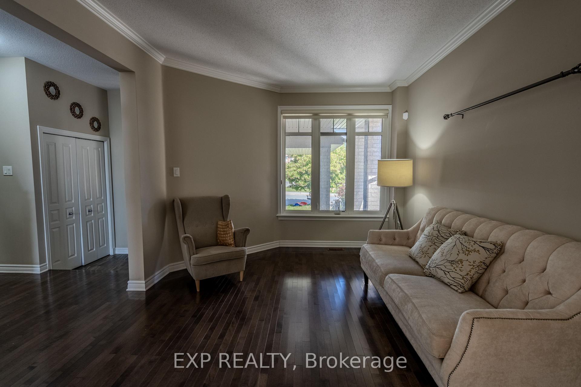 Photo 4 of 845 Contour Street, Ottawa, Mer Bleue/Bradley Estates/Anderson Park — HOMEH