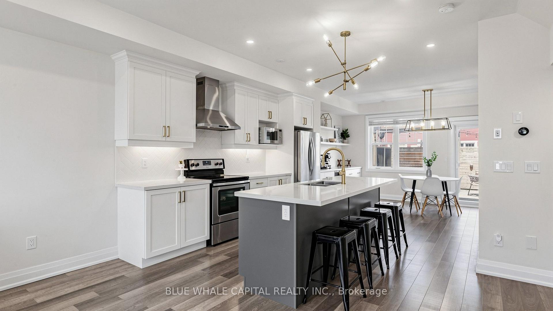 Photo 2 of 5 Boadway Crescent, Whitchurch-Stouffville, Stouffville — HOMEH