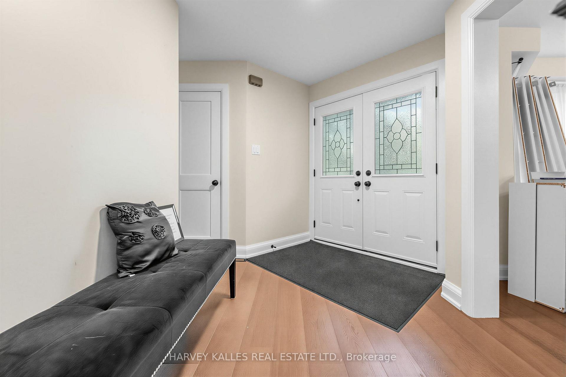 Photo 3 of 3501 Copernicus Drive, Mississauga, Fairview — HOMEH