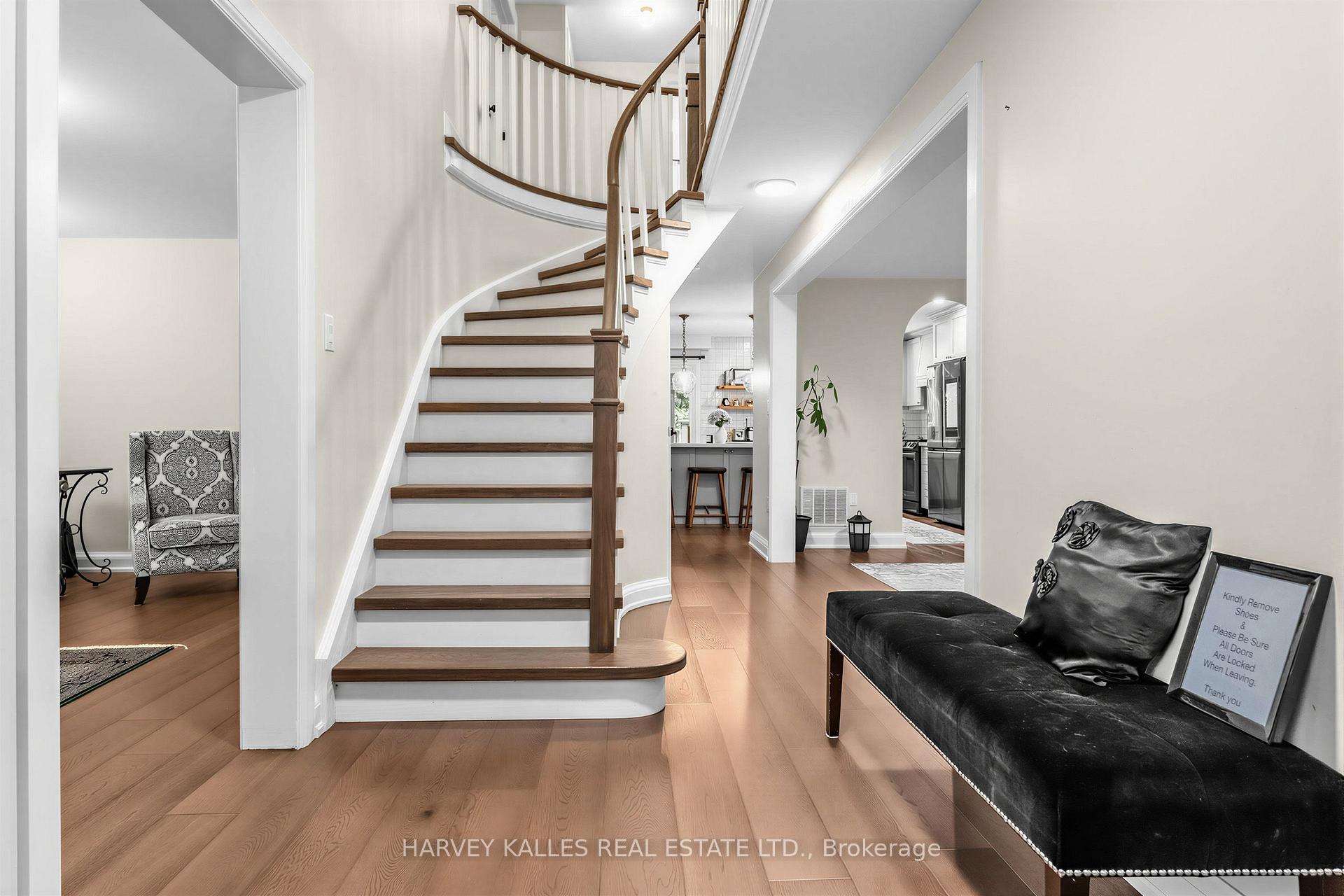 Photo 4 of 3501 Copernicus Drive, Mississauga, Fairview — HOMEH