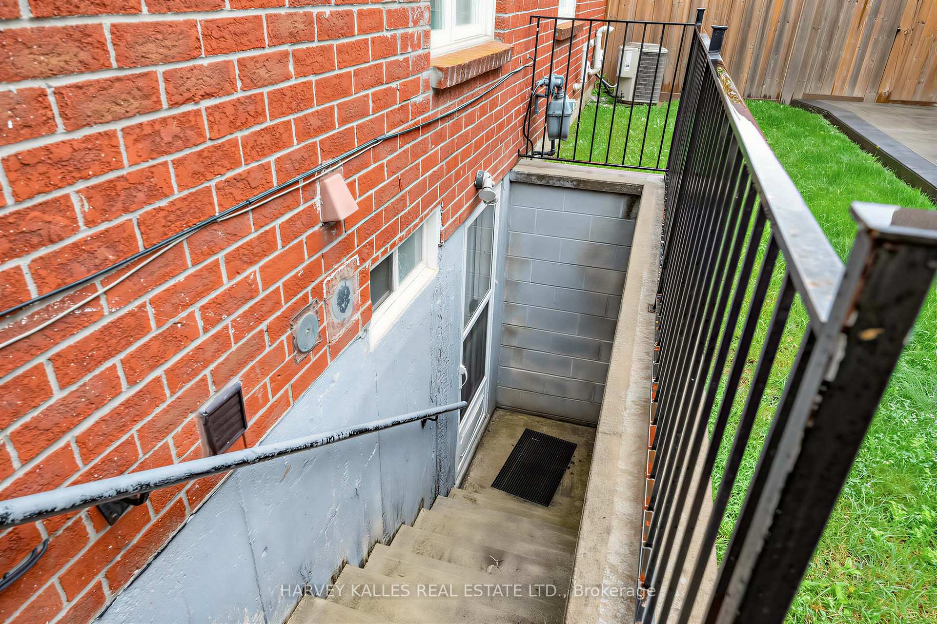 Photo 32 of 3501 Copernicus Drive, Mississauga, Fairview — HOMEH