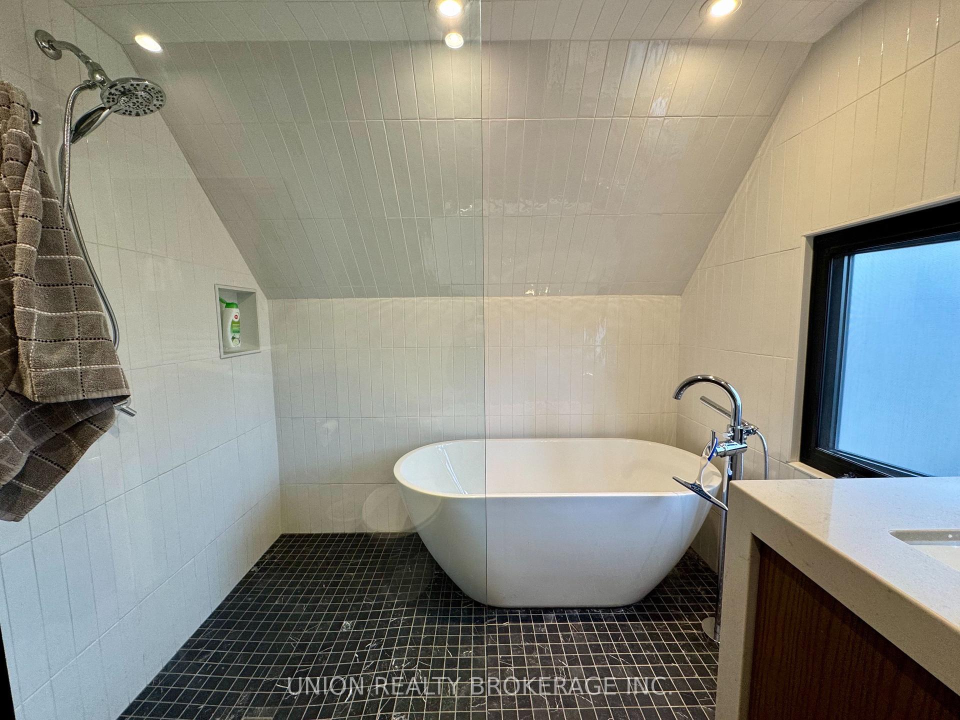 Photo 12 of Unit Upper, 2137 Gerrard Street E, Toronto, East End-Danforth — HOMEH
