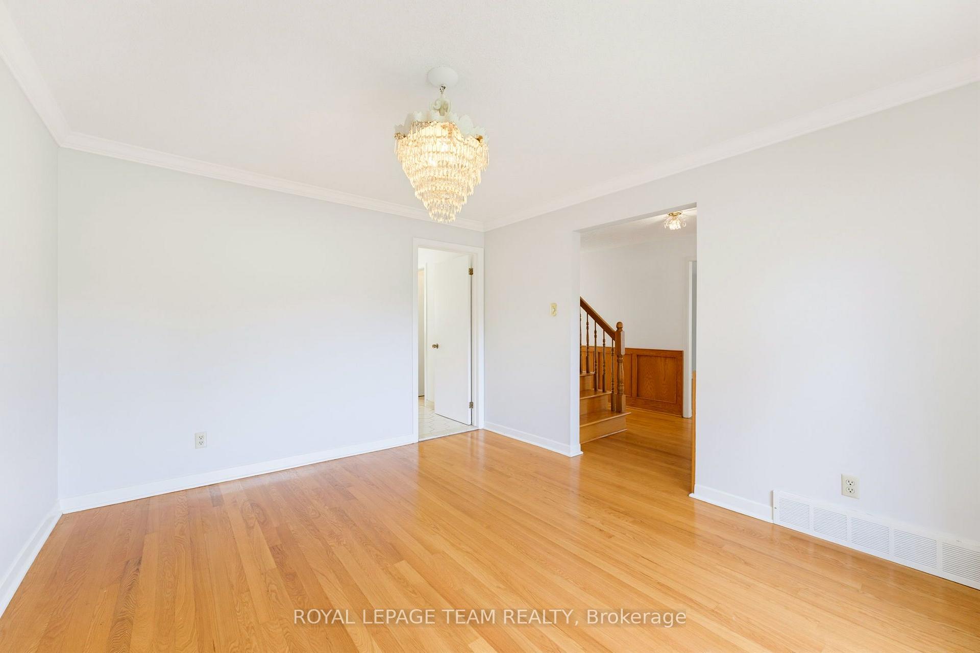 Photo 7 of 115 Beaver Ridge, Ottawa, City View/Skyline/Fisher Heights/Parkwood Hills — HOMEH