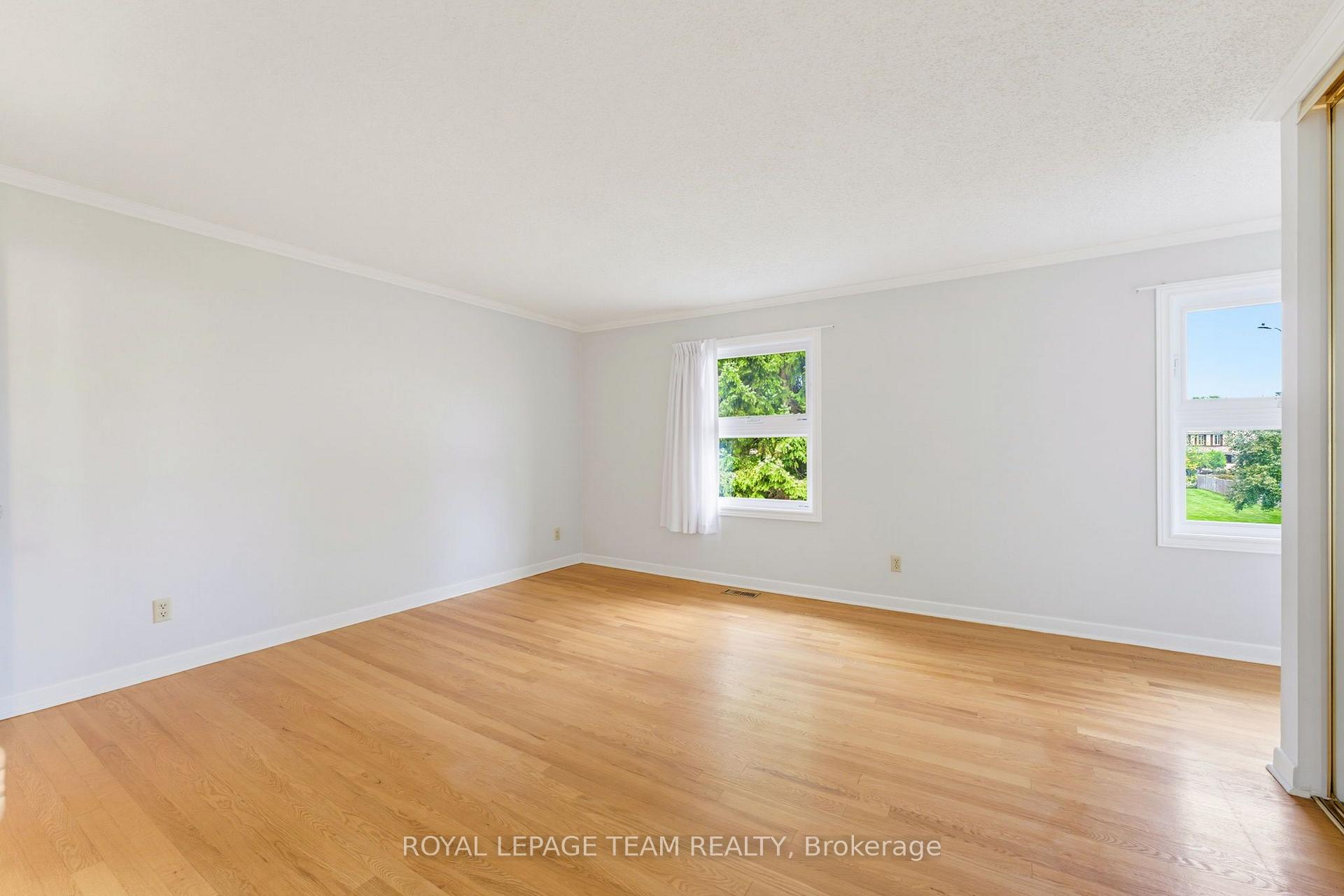 Photo 13 of 115 Beaver Ridge, Ottawa, City View/Skyline/Fisher Heights/Parkwood Hills — HOMEH