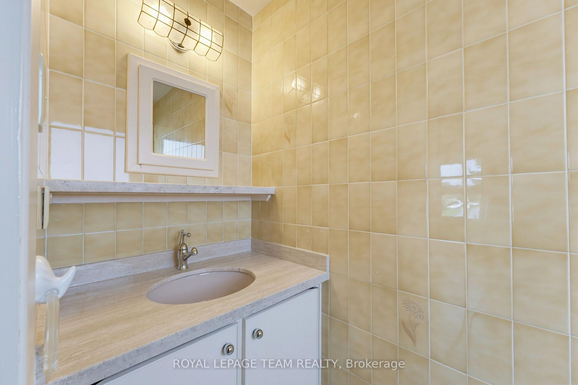Photo 16 of 115 Beaver Ridge, Ottawa, City View/Skyline/Fisher Heights/Parkwood Hills — HOMEH