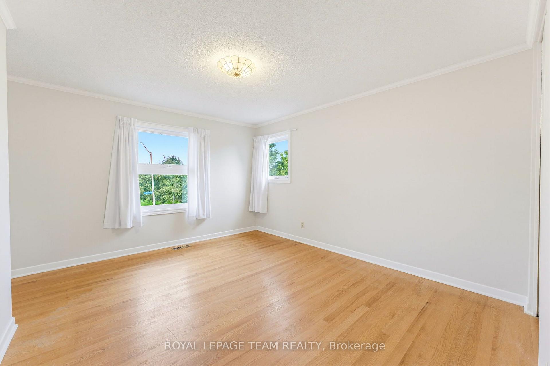 Photo 17 of 115 Beaver Ridge, Ottawa, City View/Skyline/Fisher Heights/Parkwood Hills — HOMEH
