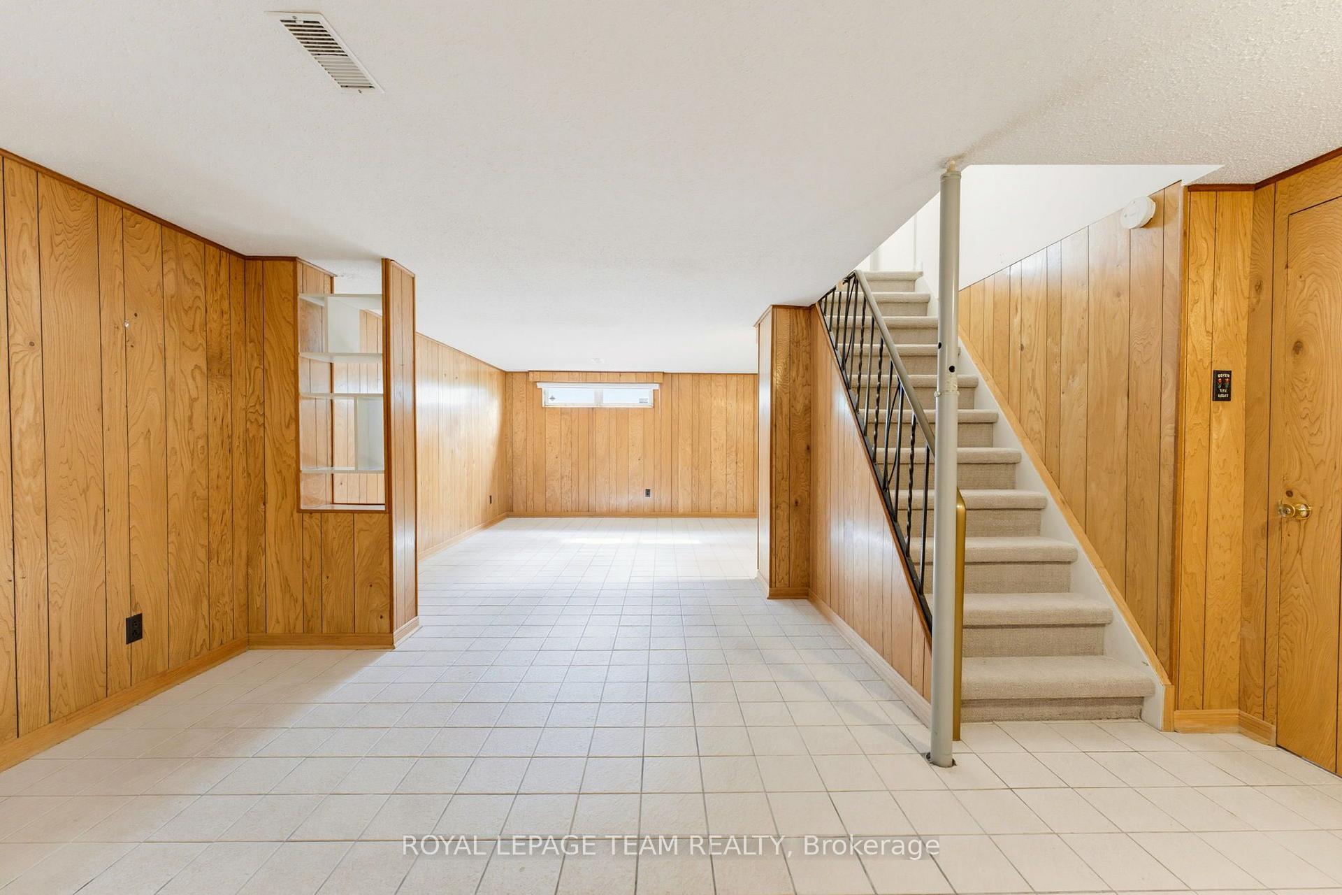 Photo 21 of 115 Beaver Ridge, Ottawa, City View/Skyline/Fisher Heights/Parkwood Hills — HOMEH