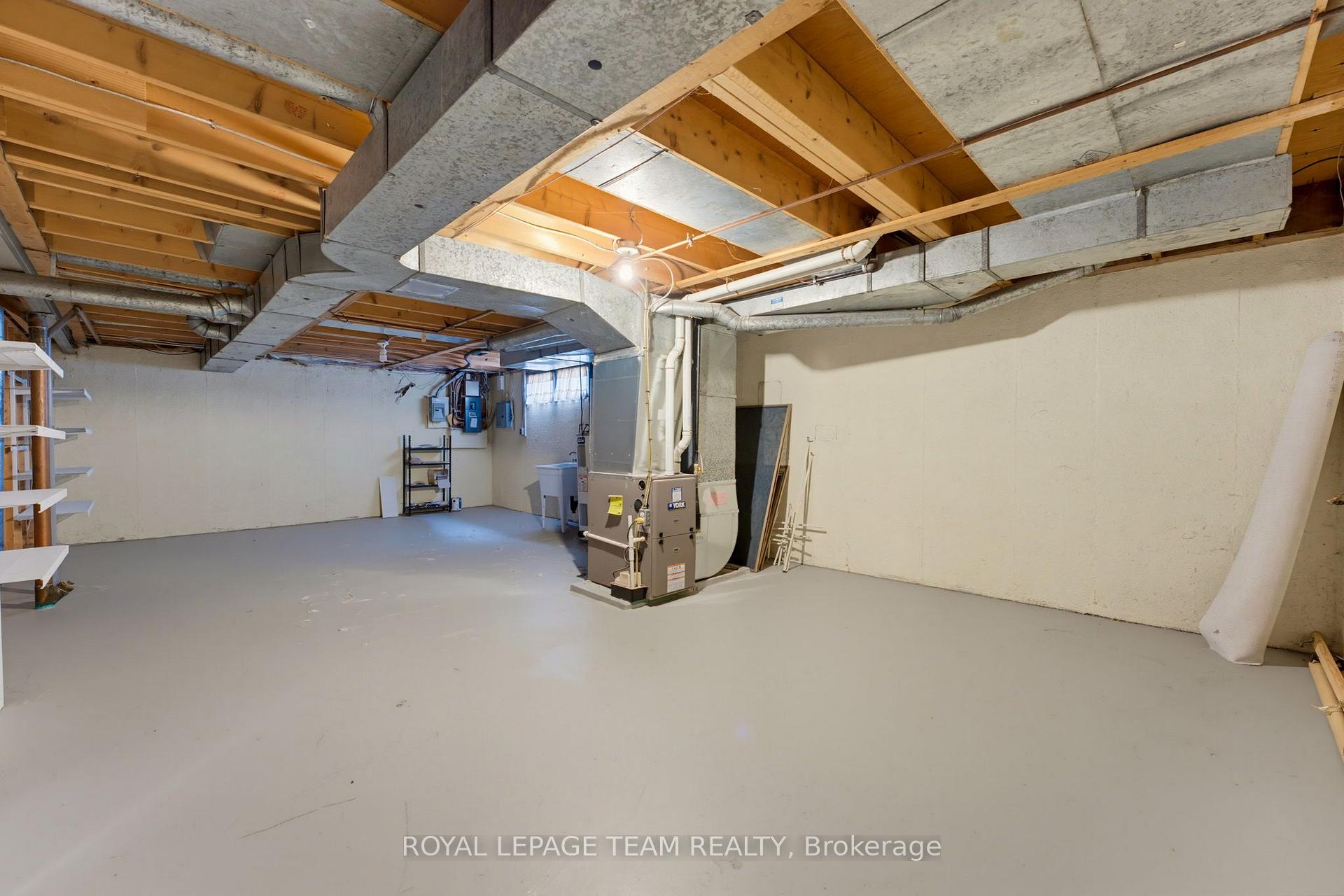 Photo 25 of 115 Beaver Ridge, Ottawa, City View/Skyline/Fisher Heights/Parkwood Hills — HOMEH