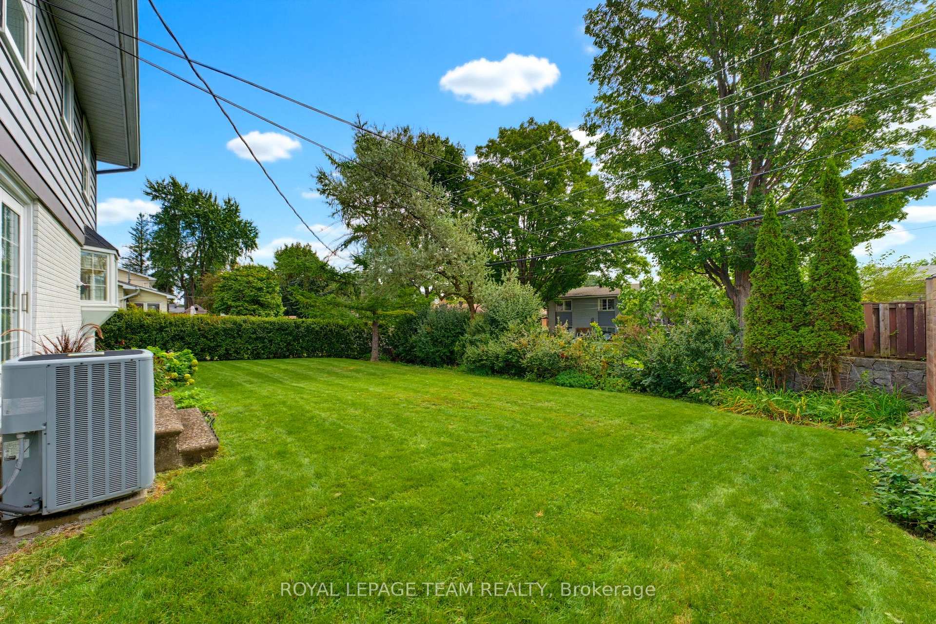 Photo 27 of 115 Beaver Ridge, Ottawa, City View/Skyline/Fisher Heights/Parkwood Hills — HOMEH