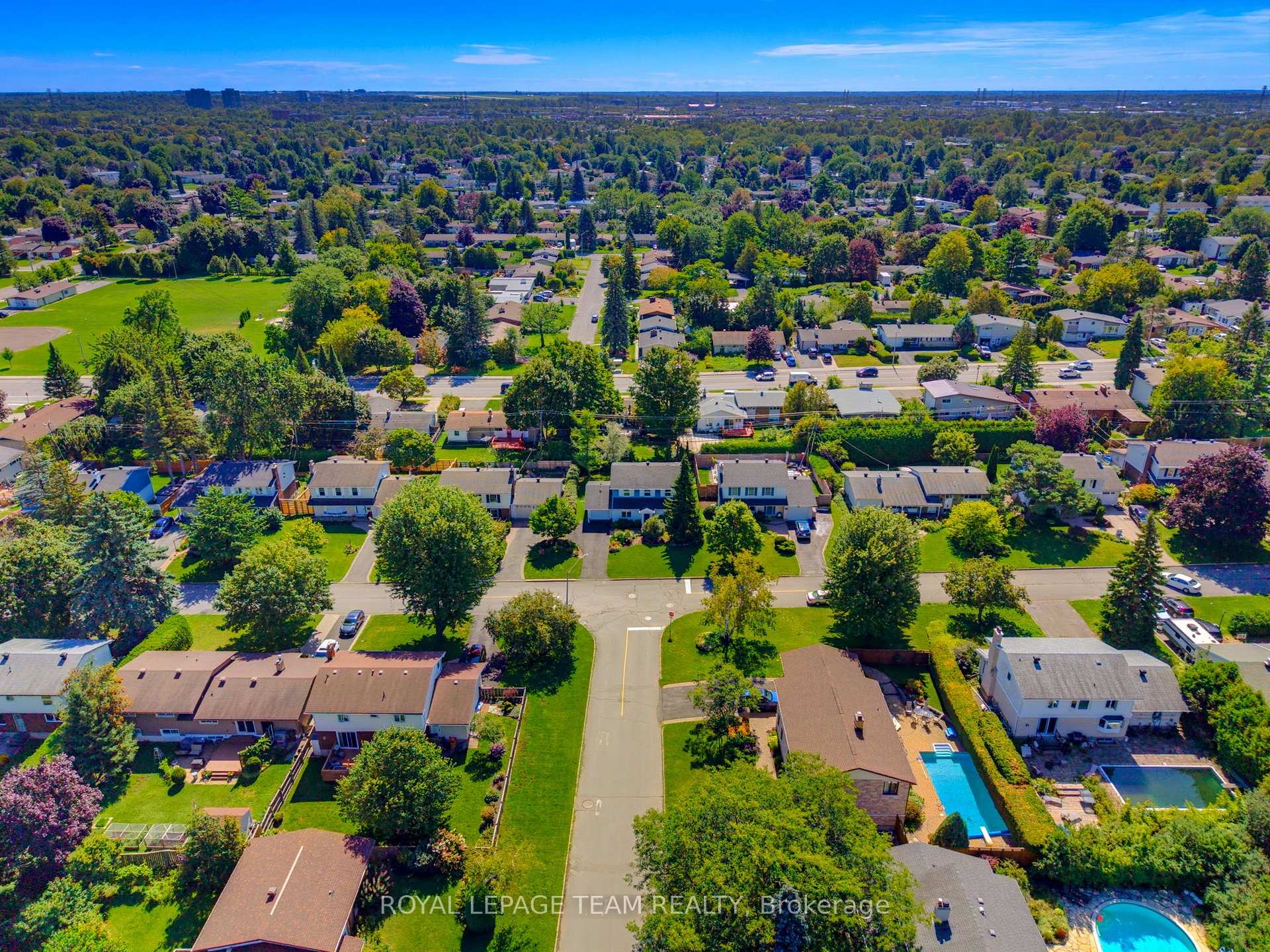Photo 30 of 115 Beaver Ridge, Ottawa, City View/Skyline/Fisher Heights/Parkwood Hills — HOMEH