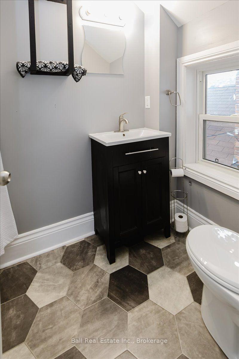 Photo 15 of 47 Park Street S, Peterborough, Town Ward 3 — HOMEH