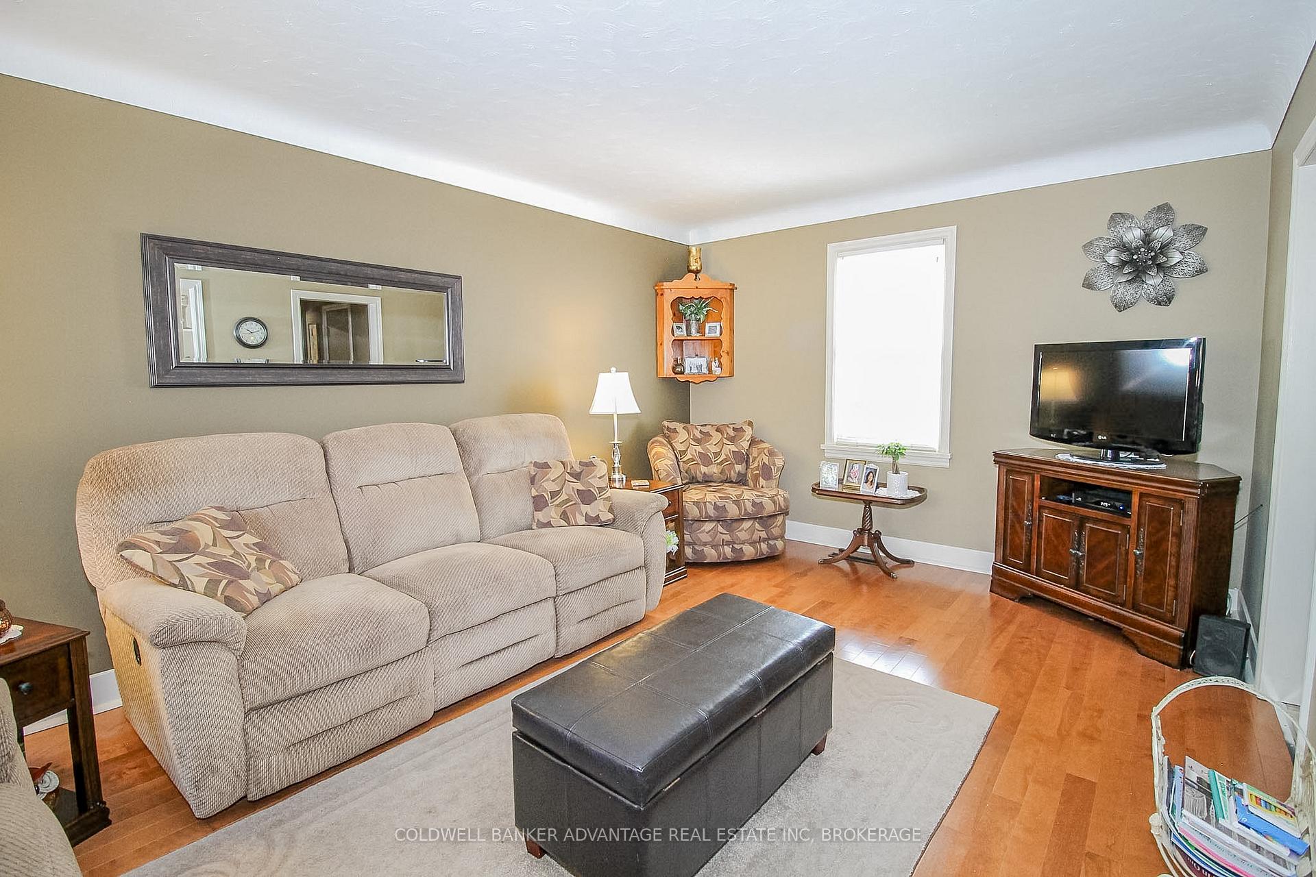 Photo 12 of 43 Gram Avenue, Welland, N. Welland — HOMEH