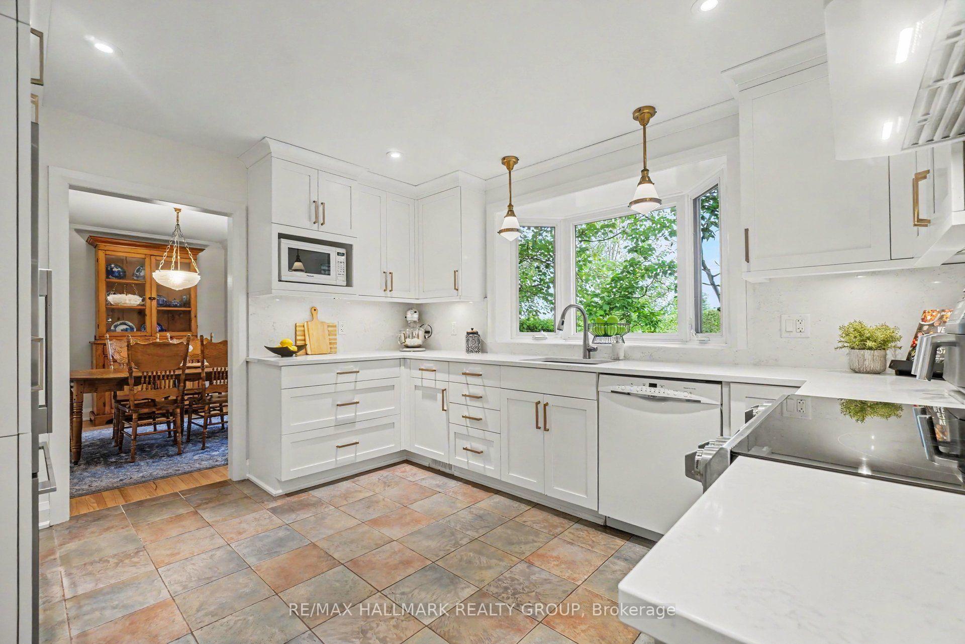 Photo 8 of 21 Cremona Crescent, Ottawa, Manordale — HOMEH