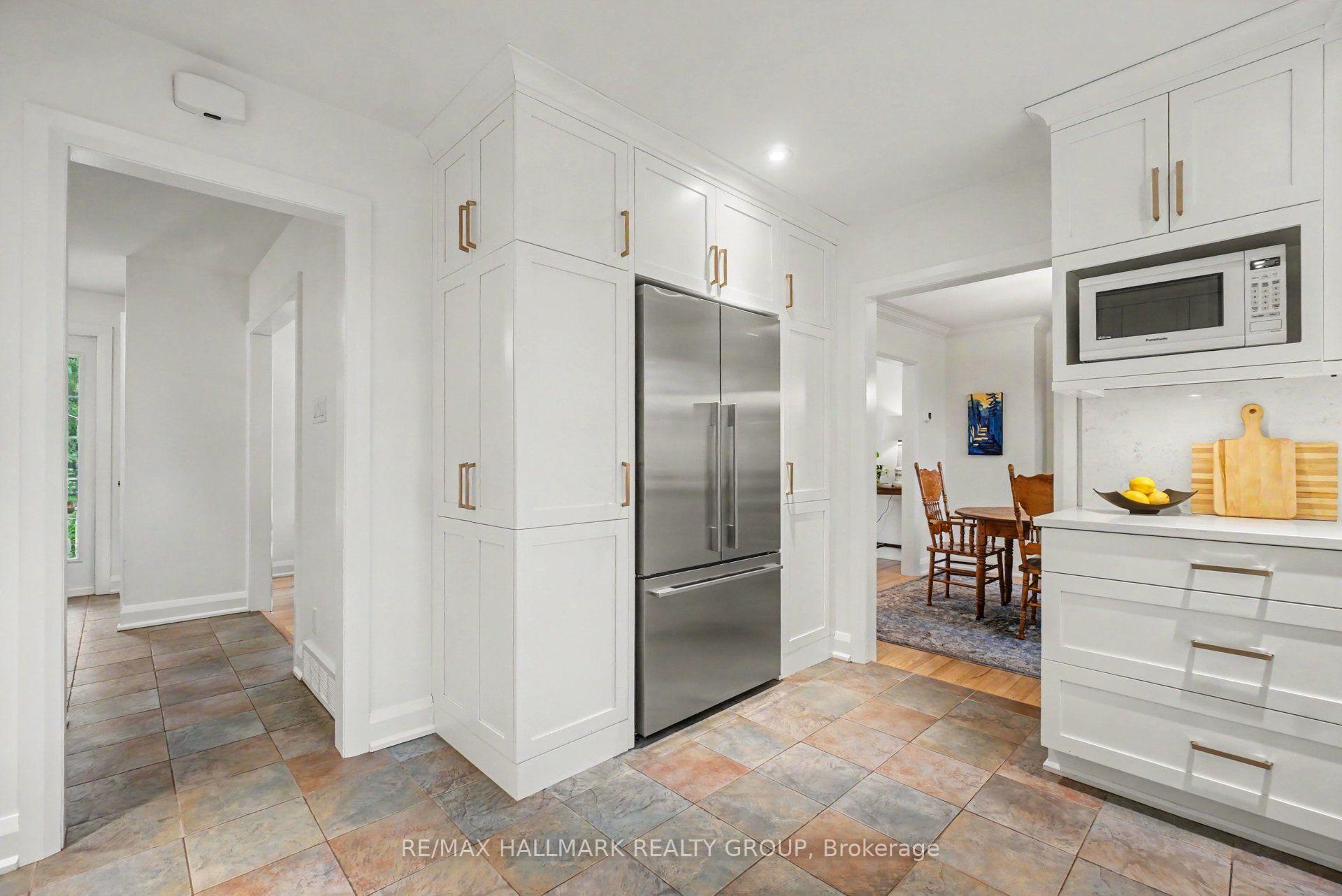 Photo 10 of 21 Cremona Crescent, Ottawa, Manordale — HOMEH
