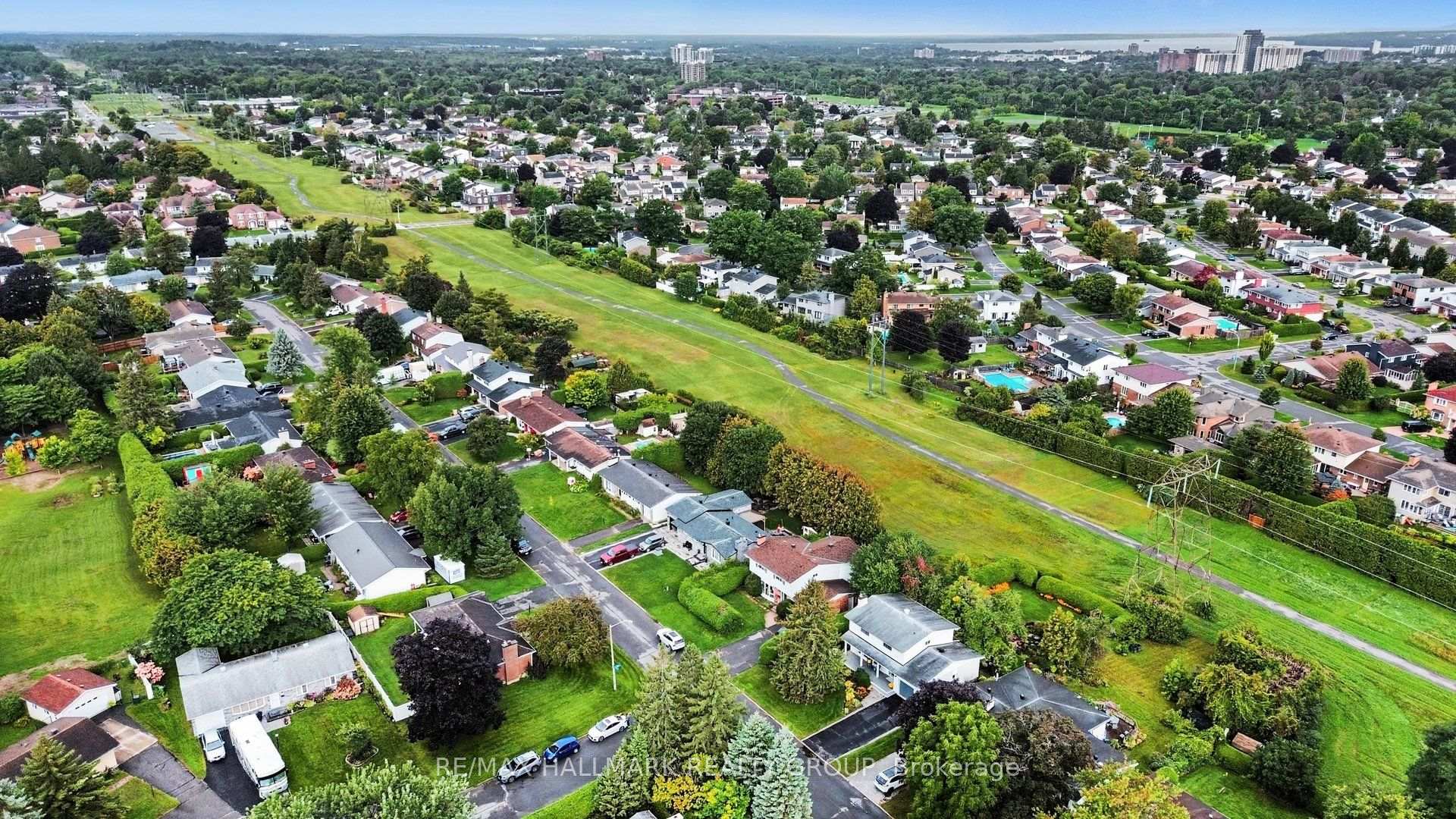 Photo 33 of 21 Cremona Crescent, Ottawa, Manordale — HOMEH