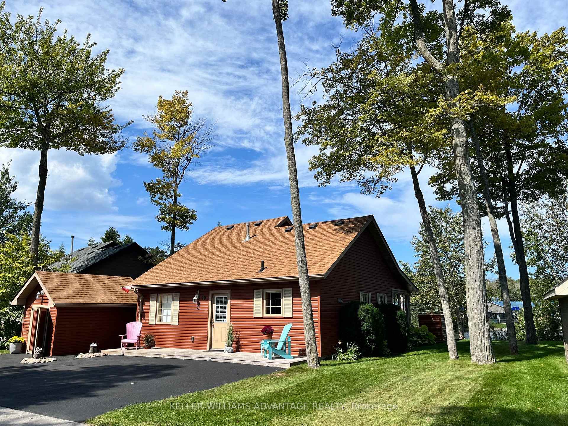 Photo 1 of 10 Cabin Crescent, Wasaga Beach — HOMEH