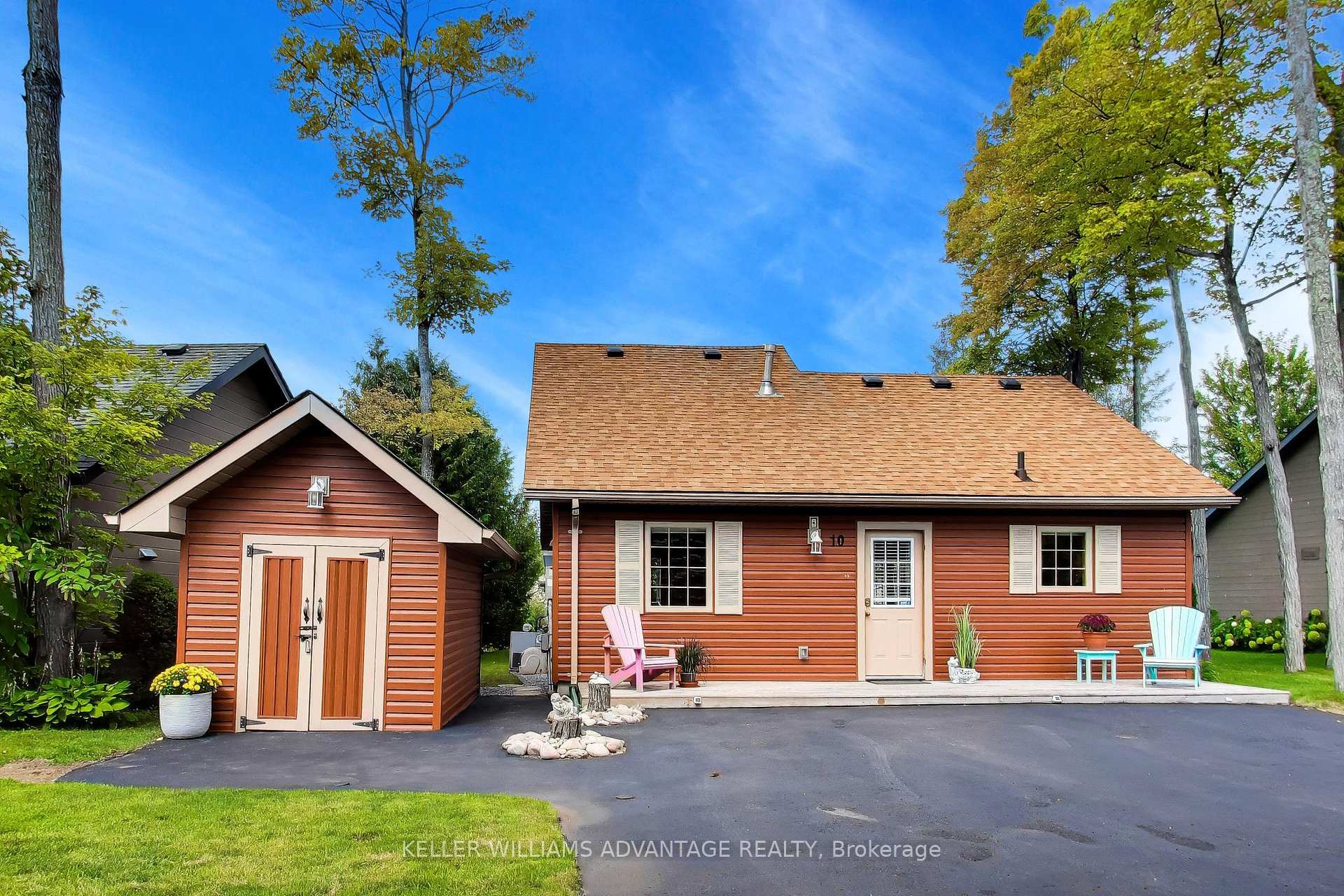 Photo 4 of 10 Cabin Crescent, Wasaga Beach — HOMEH