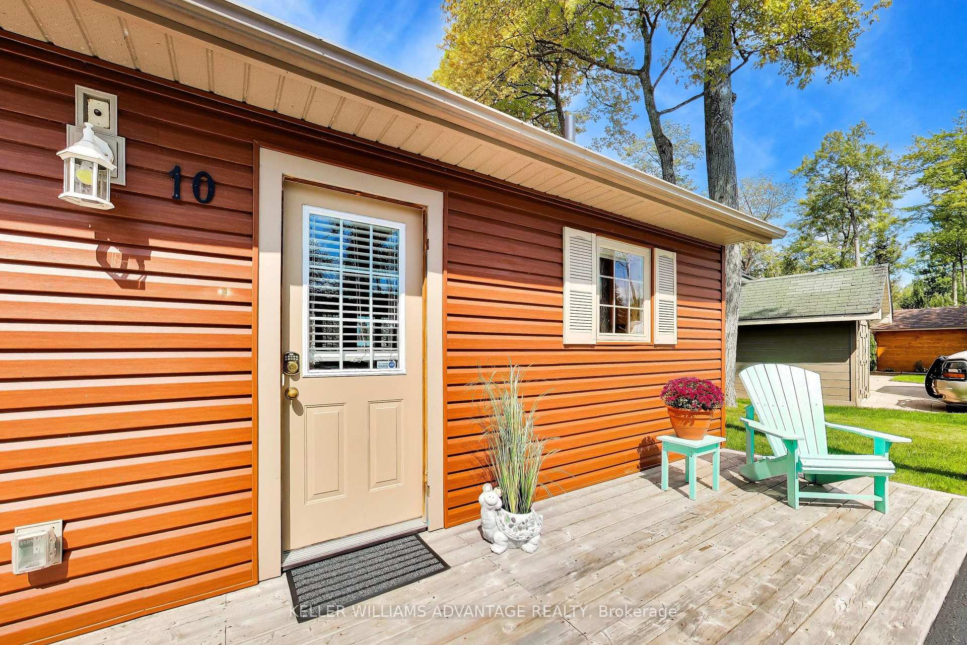 Photo 5 of 10 Cabin Crescent, Wasaga Beach — HOMEH