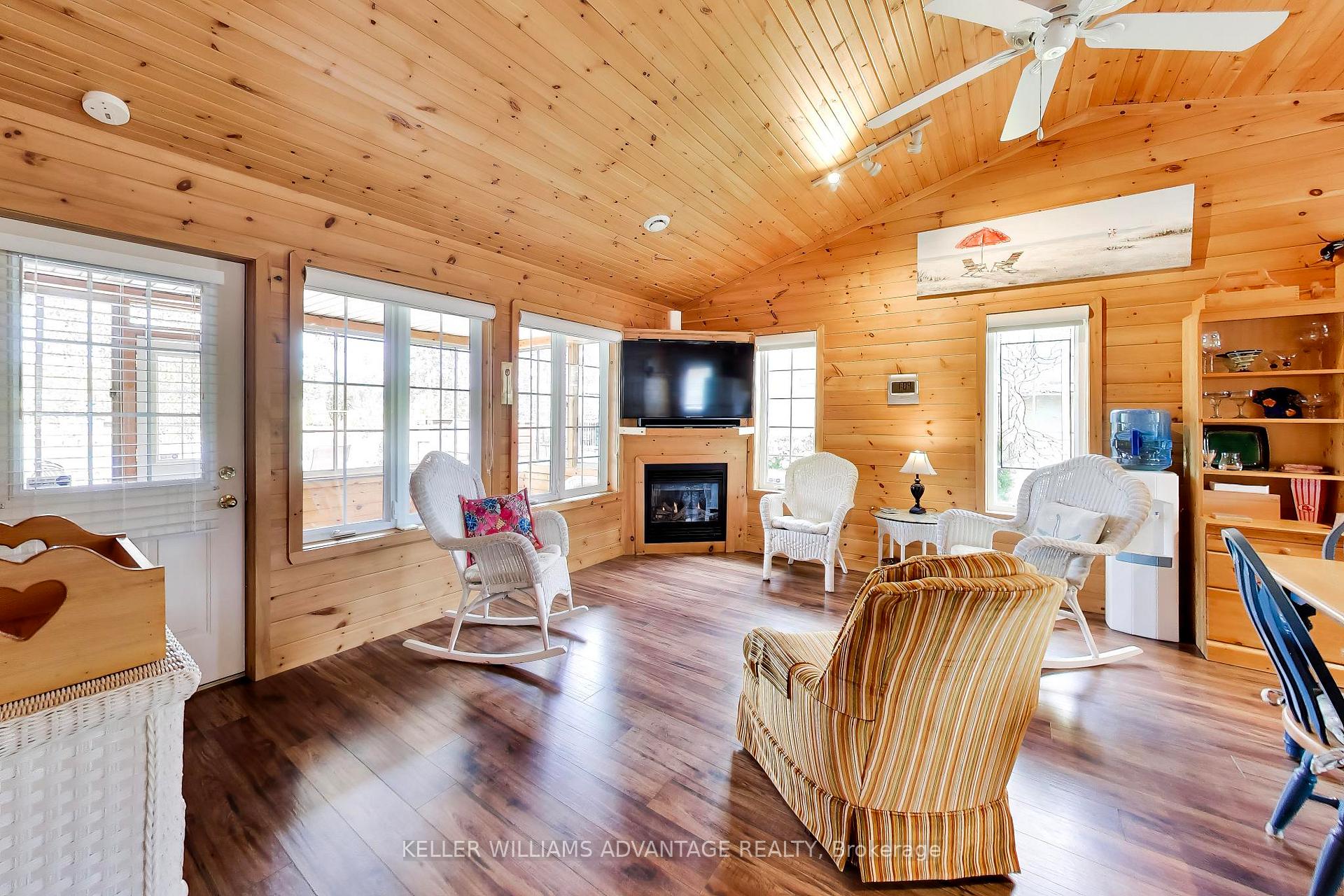 Photo 6 of 10 Cabin Crescent, Wasaga Beach — HOMEH
