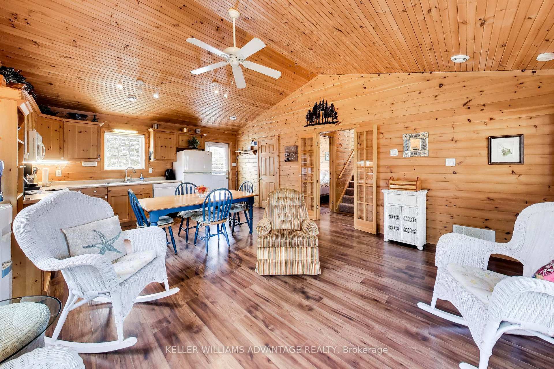Photo 8 of 10 Cabin Crescent, Wasaga Beach — HOMEH