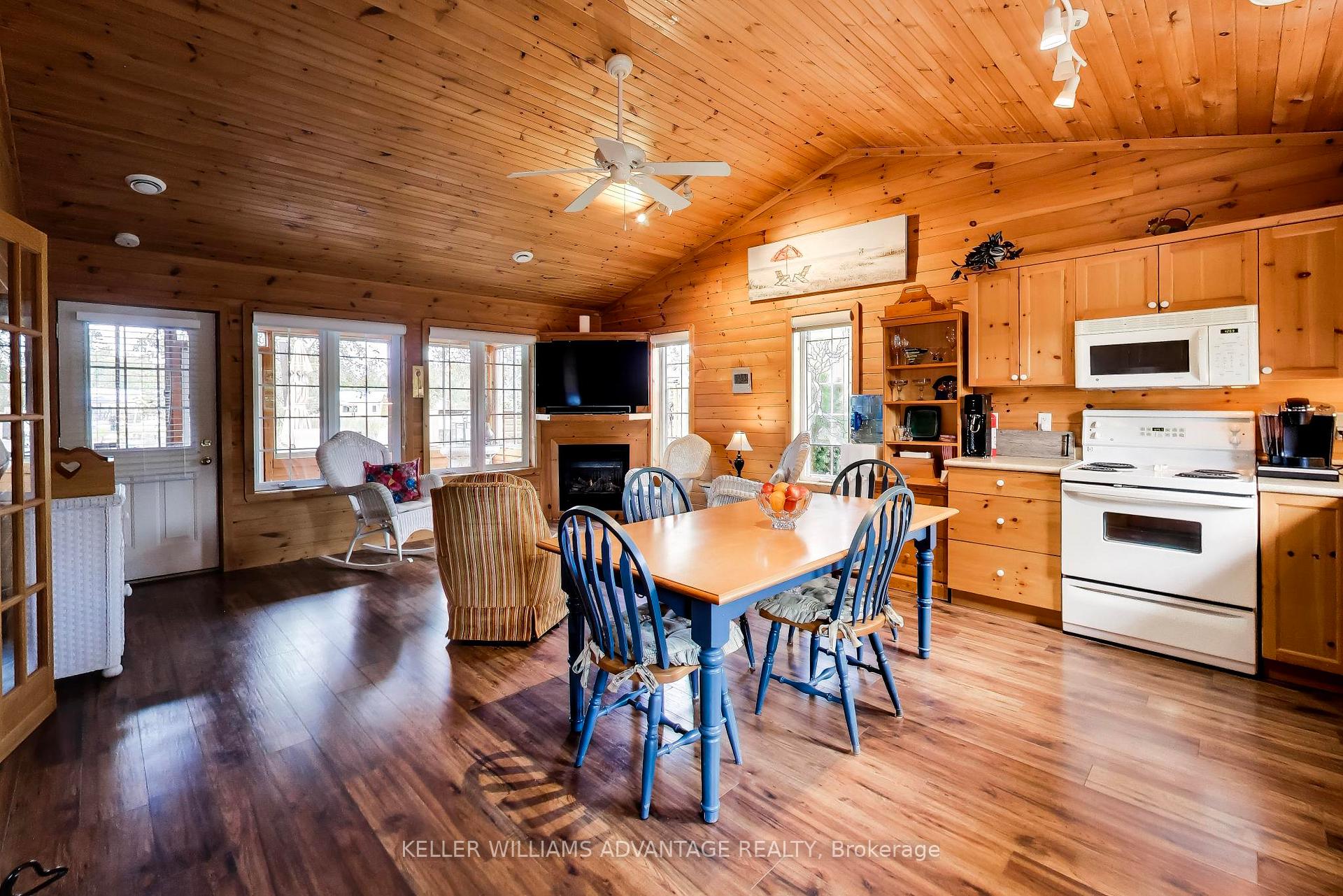 Photo 10 of 10 Cabin Crescent, Wasaga Beach — HOMEH