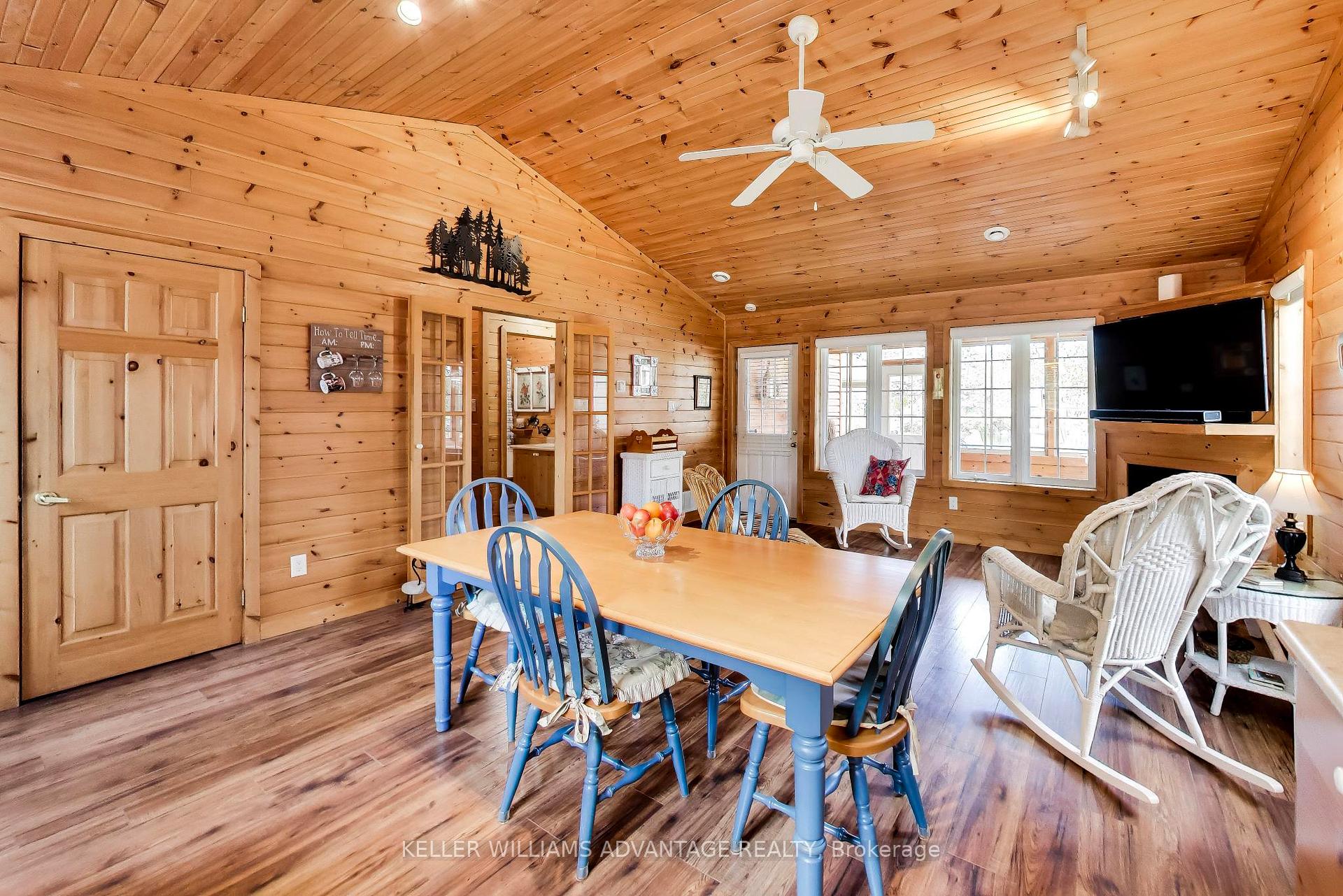 Photo 11 of 10 Cabin Crescent, Wasaga Beach — HOMEH