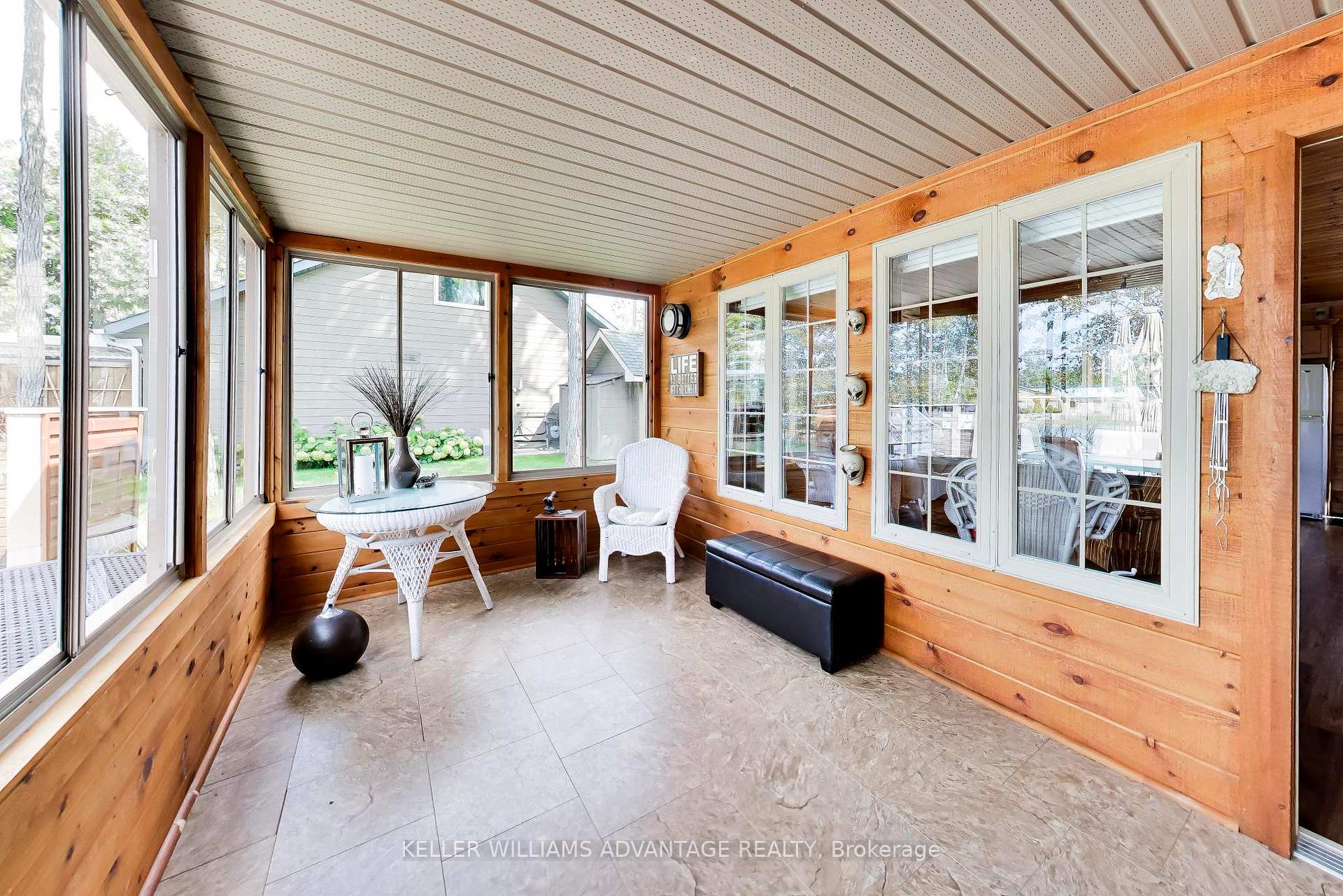 Photo 15 of 10 Cabin Crescent, Wasaga Beach — HOMEH