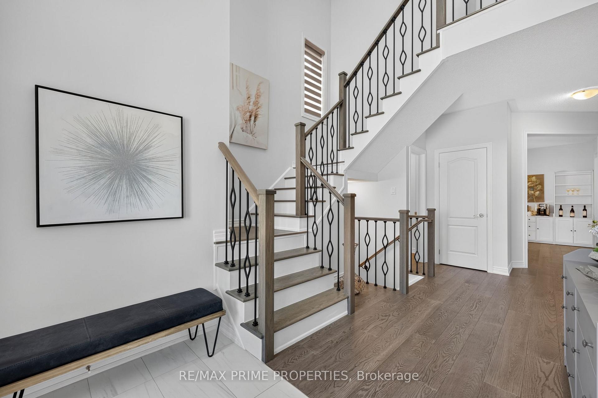 Photo 3 of 28 Frederick Taylor Way, East Gwillimbury, Mt Albert — HOMEH