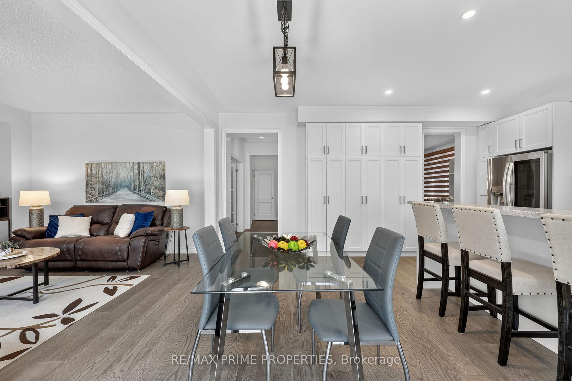 Photo 5 of 28 Frederick Taylor Way, East Gwillimbury, Mt Albert — HOMEH
