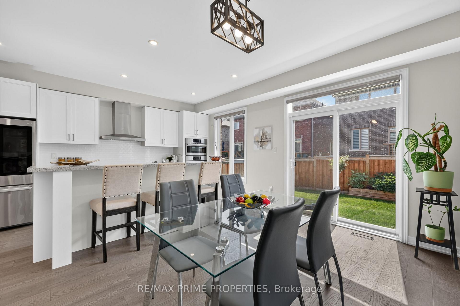 Photo 6 of 28 Frederick Taylor Way, East Gwillimbury, Mt Albert — HOMEH